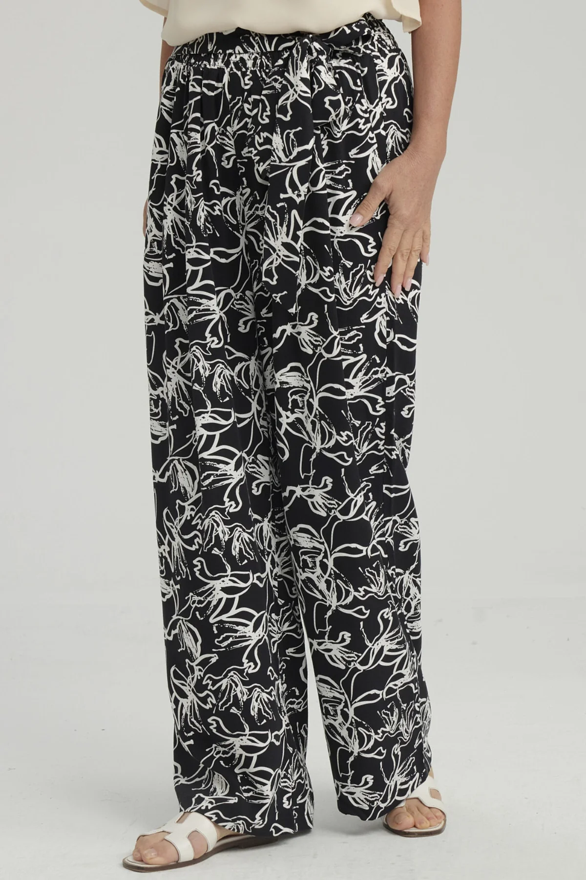 Pantalón Mujer Palazzo Print Negro / Blanco - Image 2