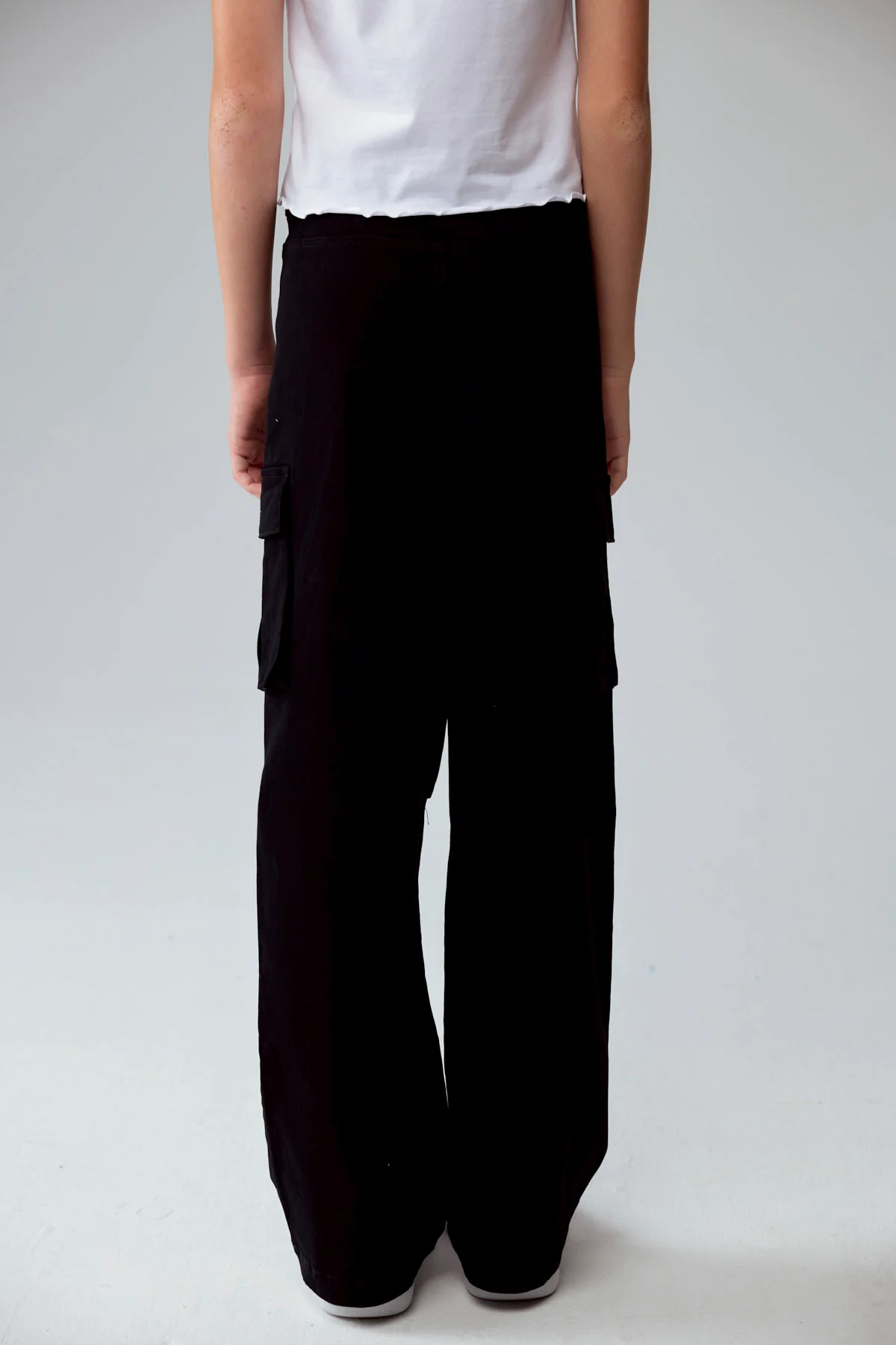 Pantalón Niña Calce Recto Cargo Negro - Image 3