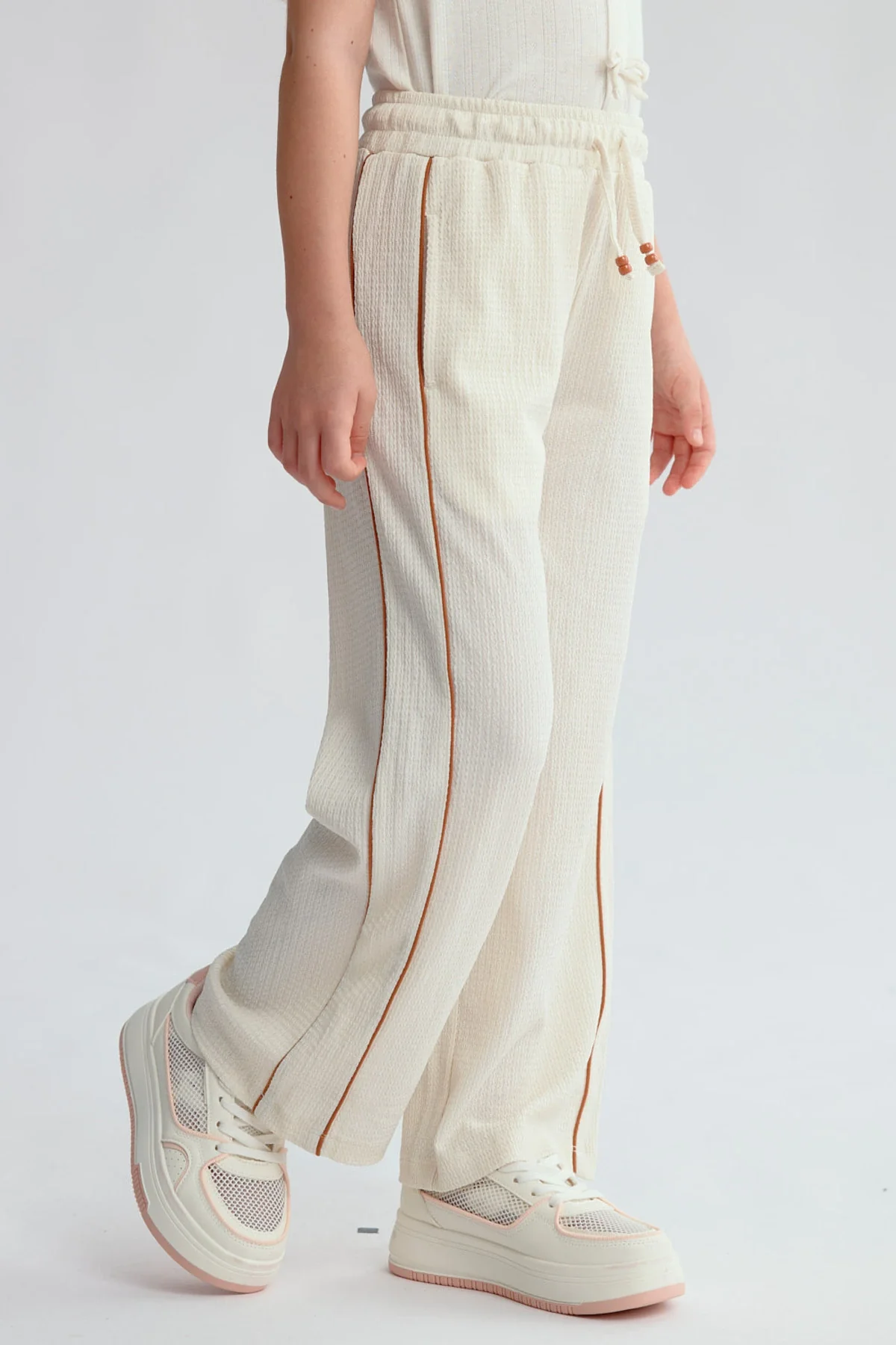 Pantalón Niña Crep Accesorios Cordón Beige - Image 2
