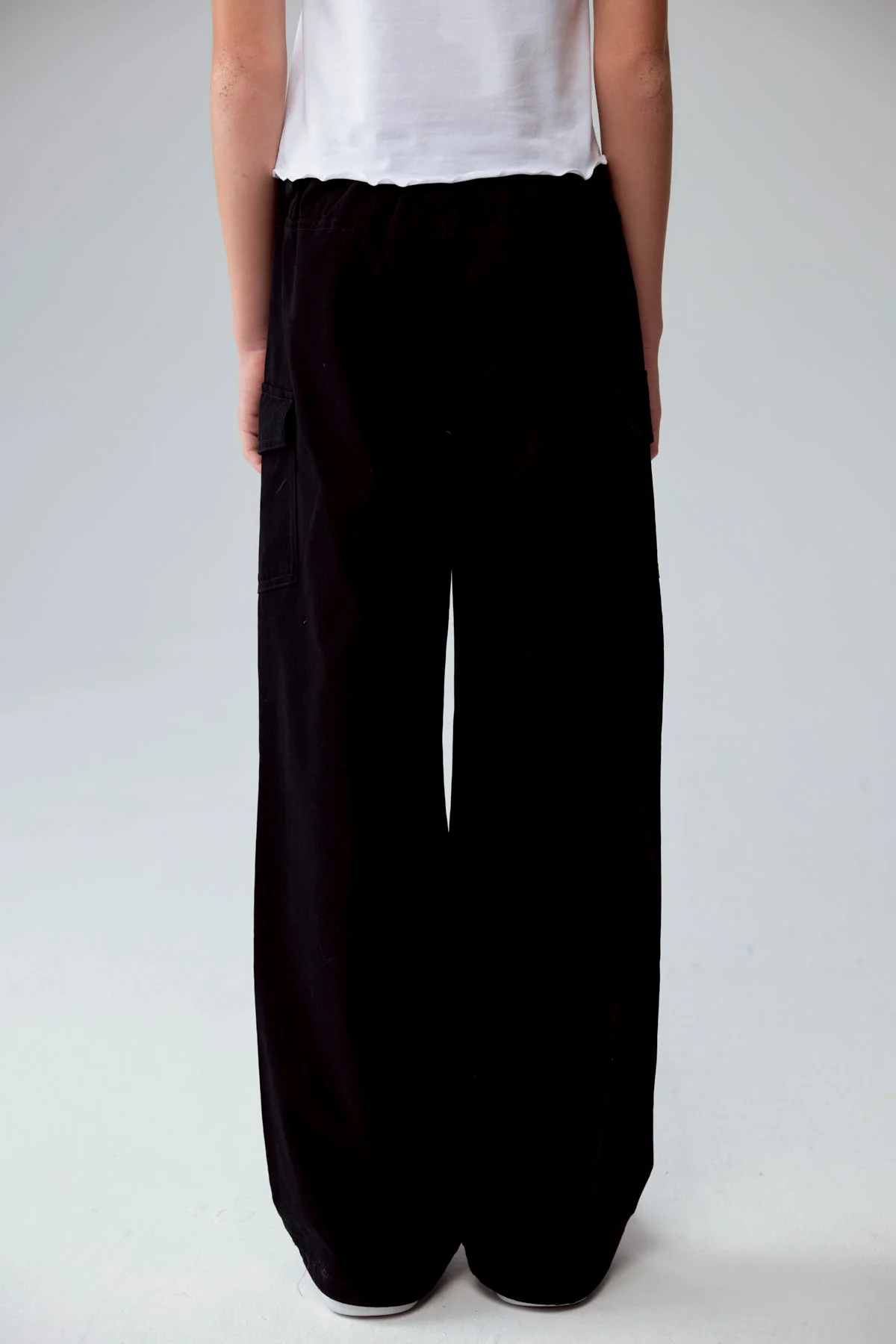 Pantalón Niña Parachute Con Bolsillo Negro - Image 3