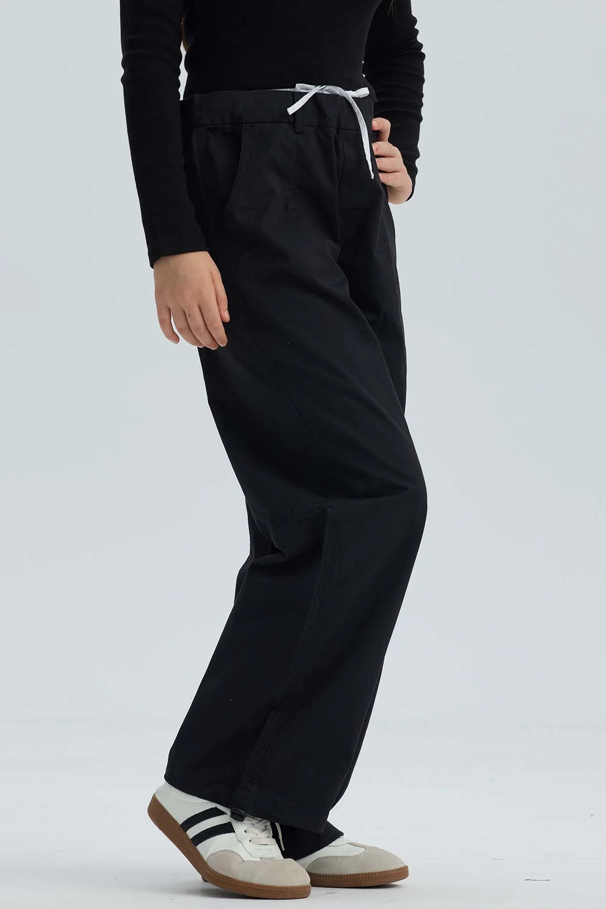 Pantalón Niña Parachute Con Pretina Falsa Negro - Image 3