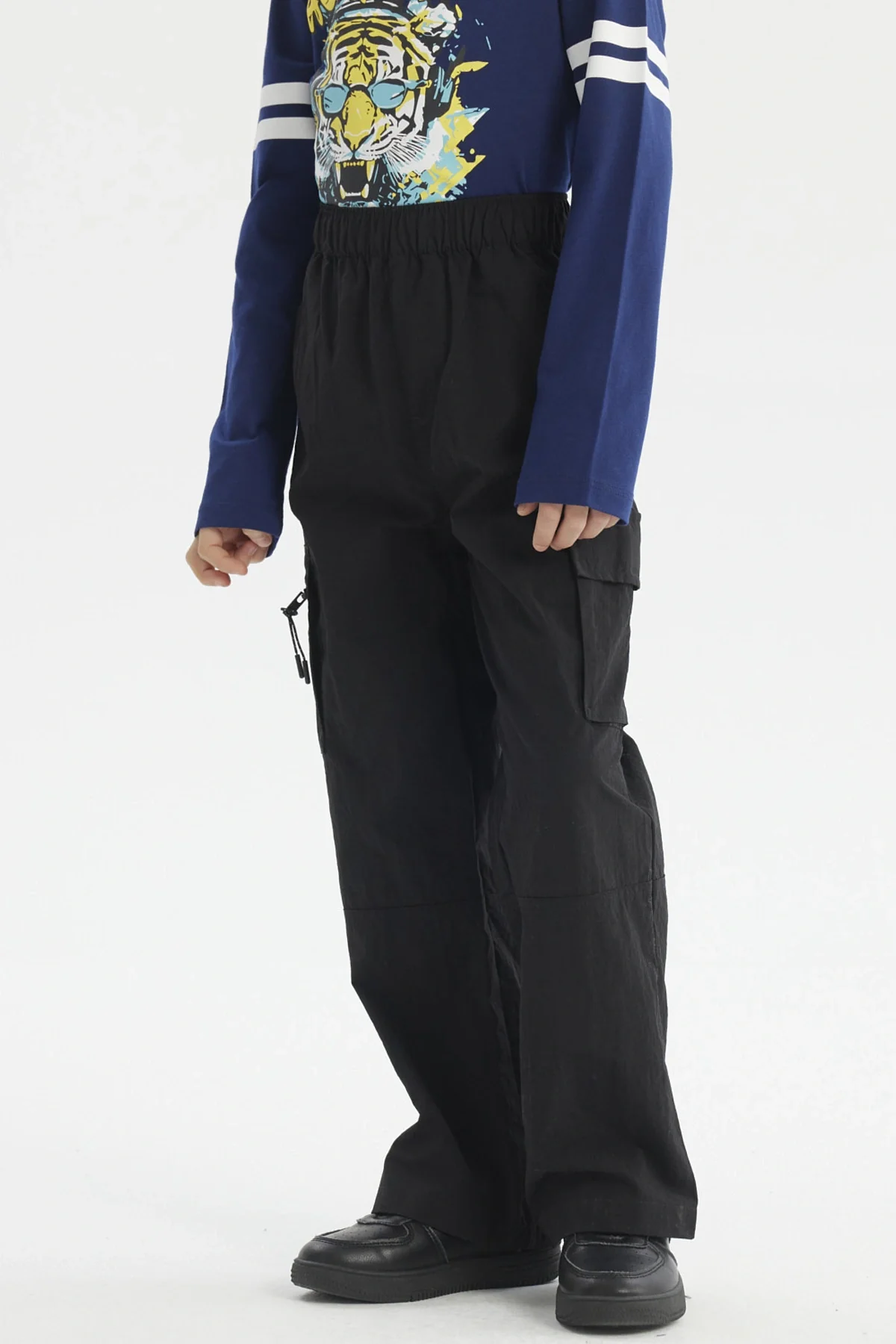 Pantalón Niño Calce Recto Taslan Negro - Image 2