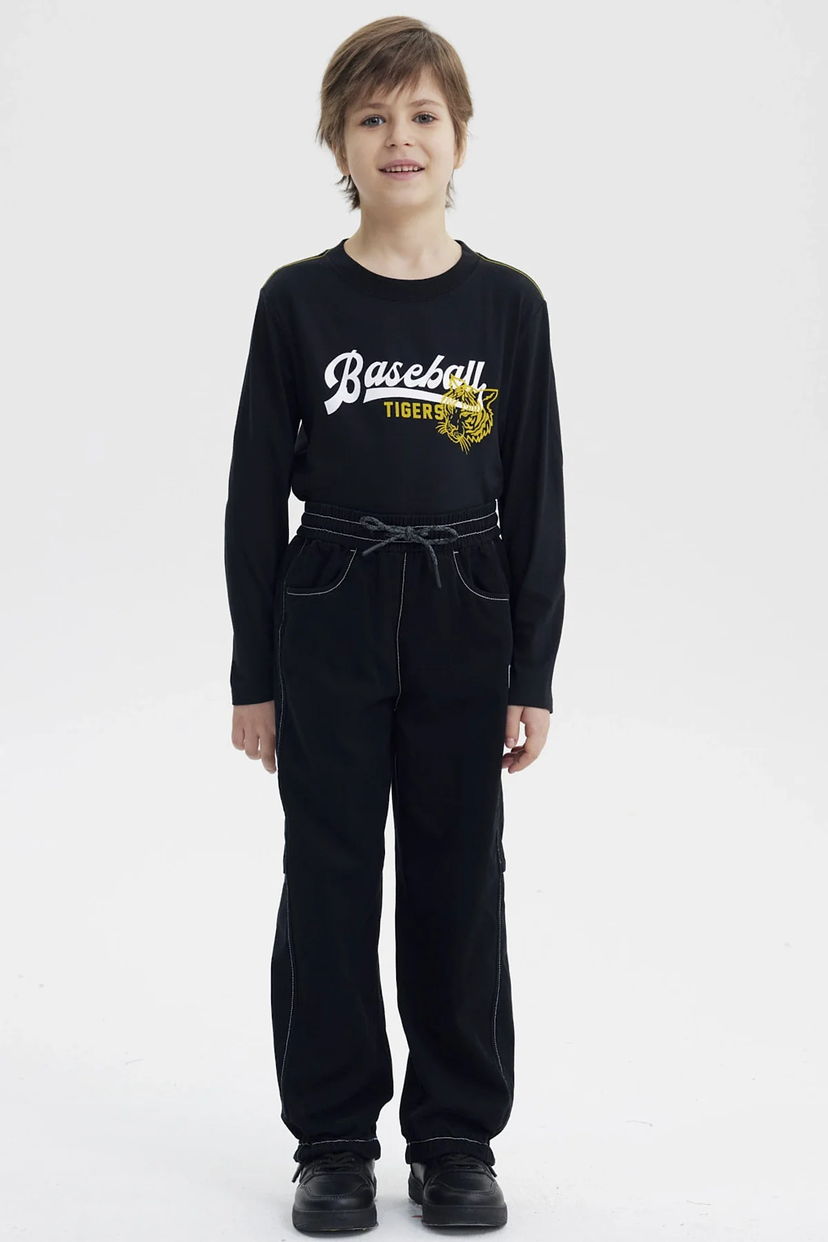 Pantalón Niño Pitillo Negro - Image 4