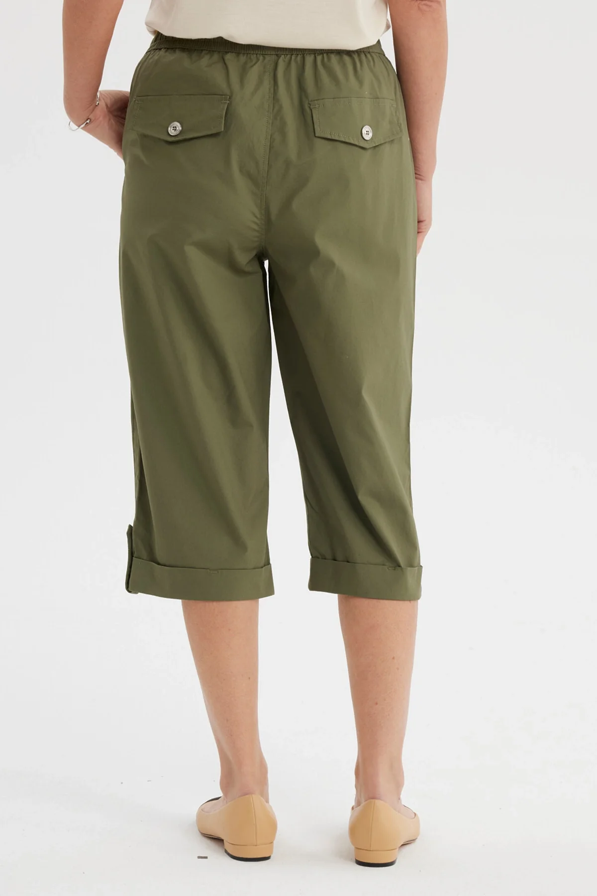 Pantalón Pescador Mujer Con Cortes Y Aperturas Verde Olivo - Image 3