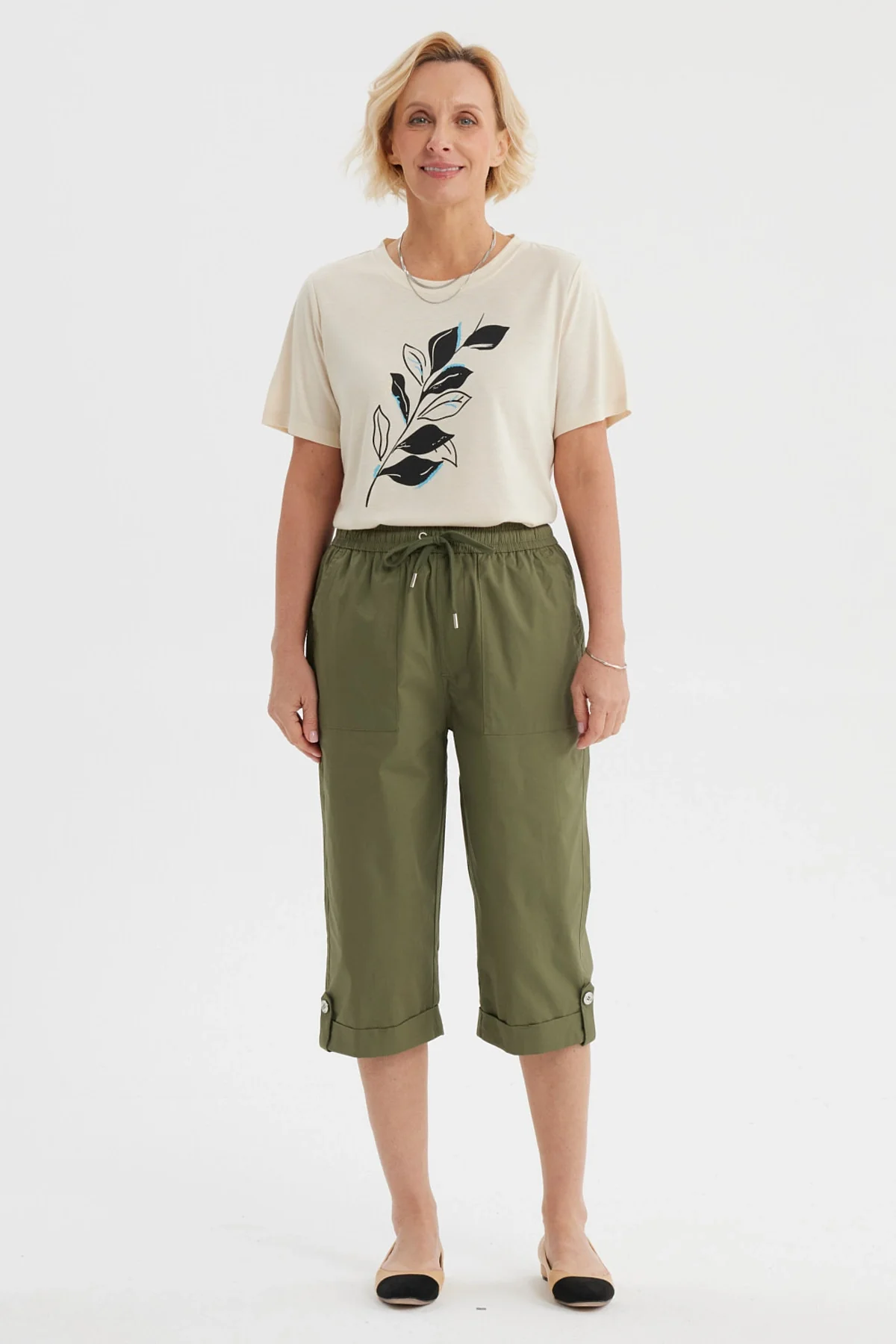 Pantalón Pescador Mujer Con Cortes Y Aperturas Verde Olivo - Image 4