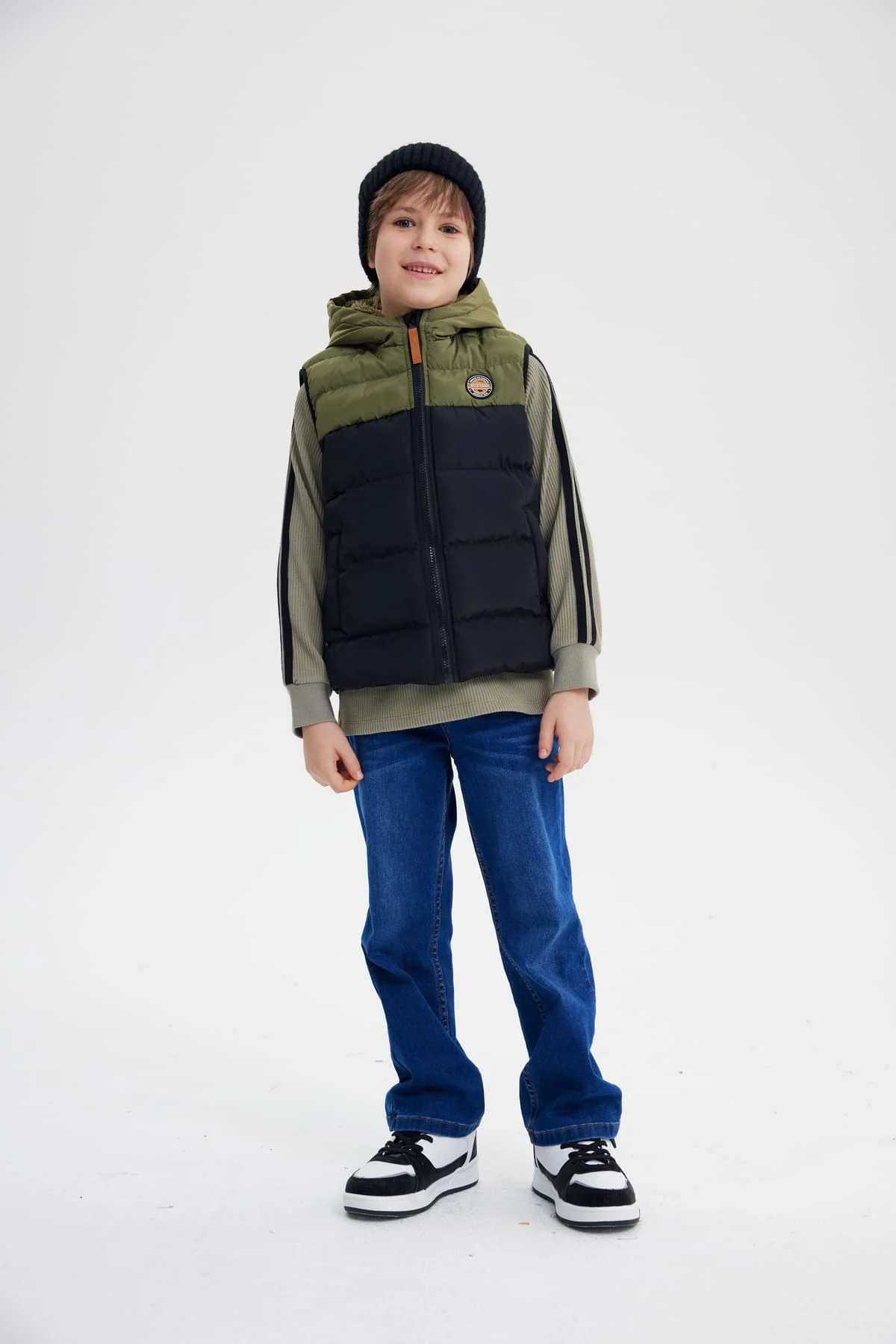 Parka Niño Sin Mangas Verde Militar - Image 3