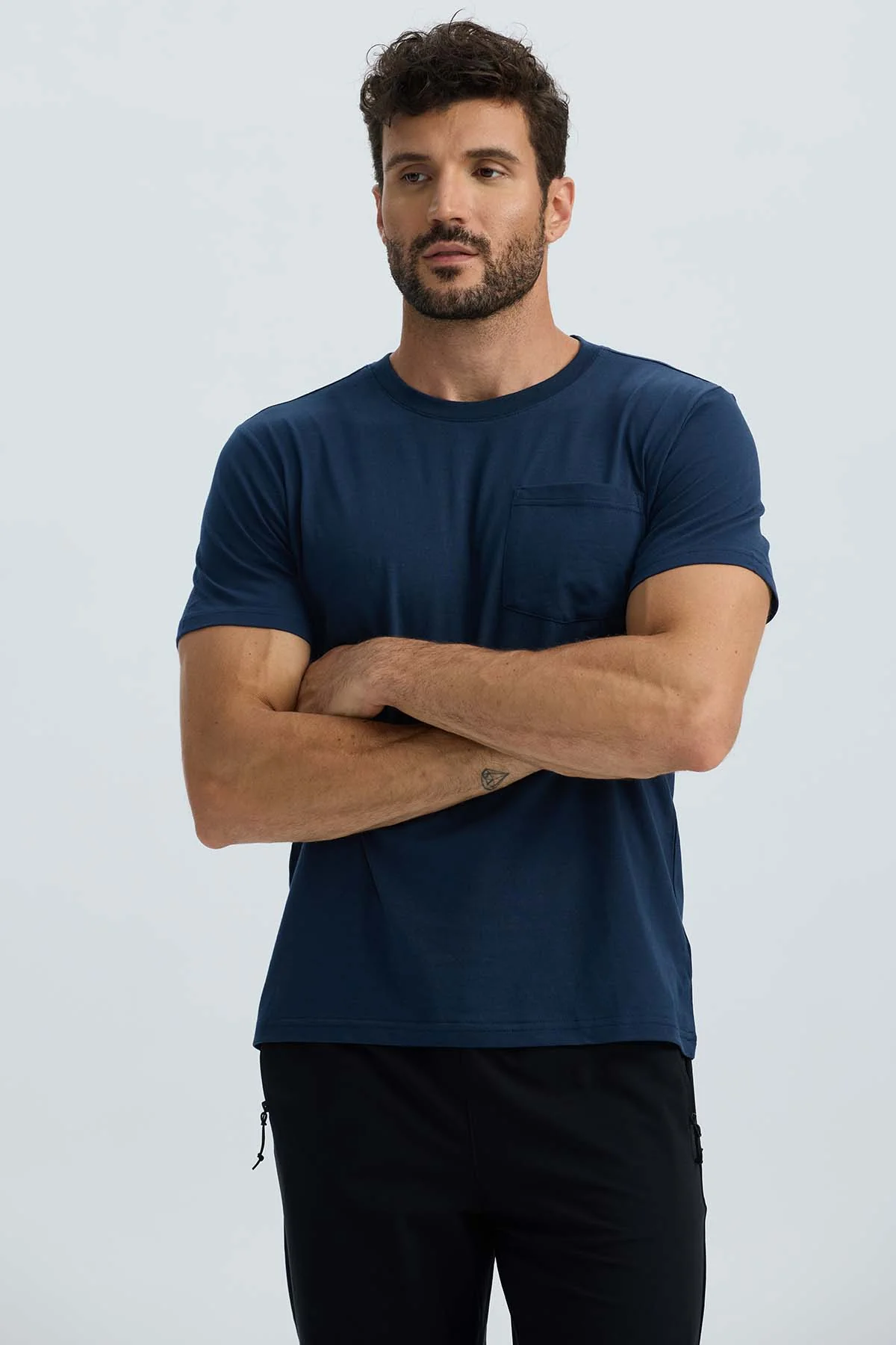 Polera Hombre Básica Con Bolsillo Azul Marino - Image 2