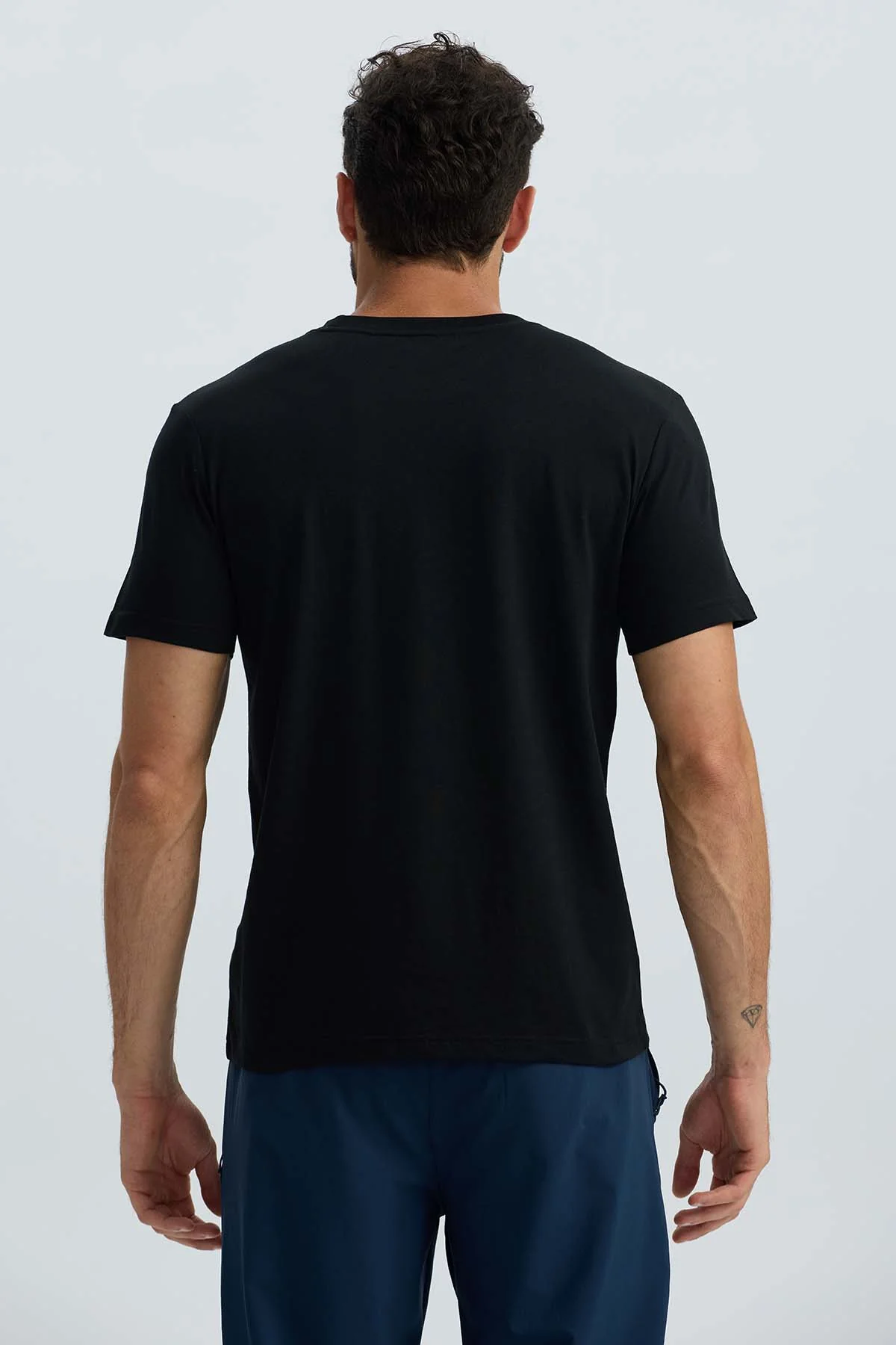 Polera Hombre Básica Con Bolsillo Negro - Image 3