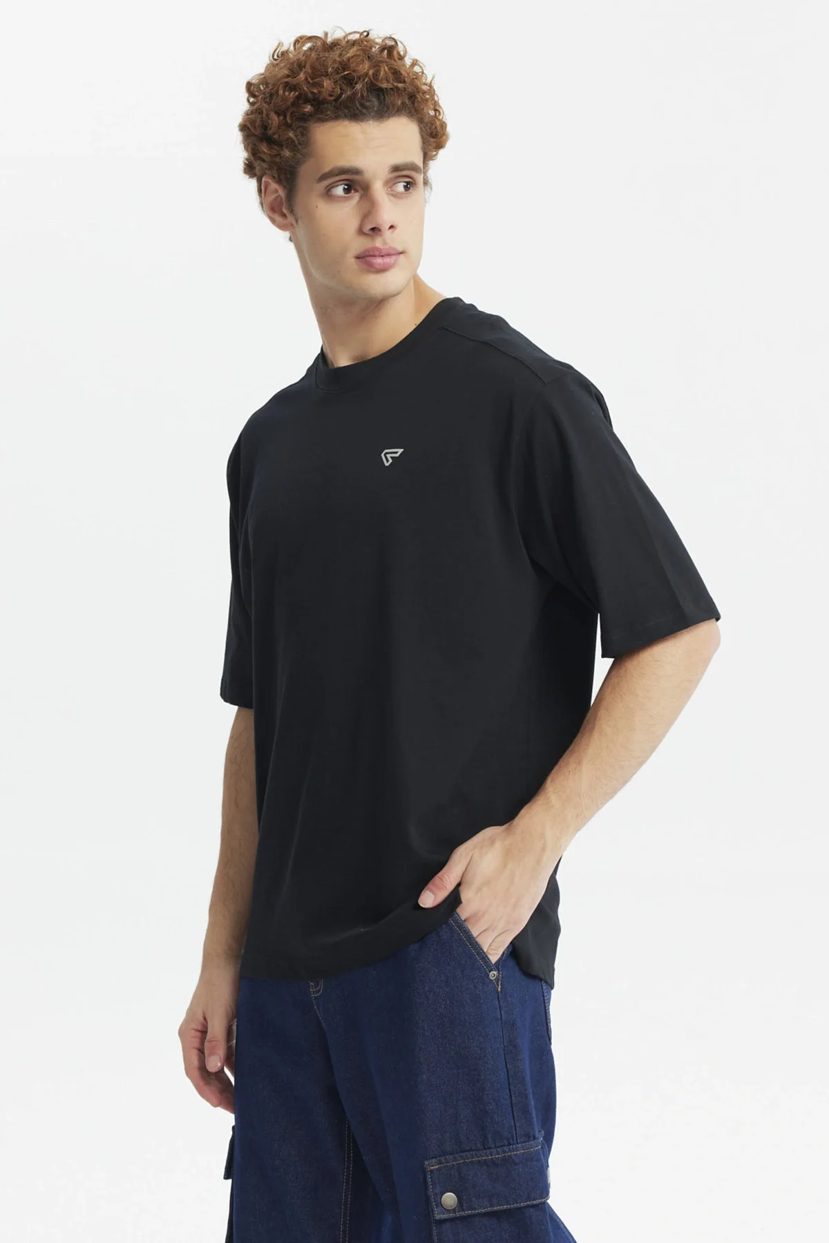 Polera Hombre Label Pecho Negro - Image 2
