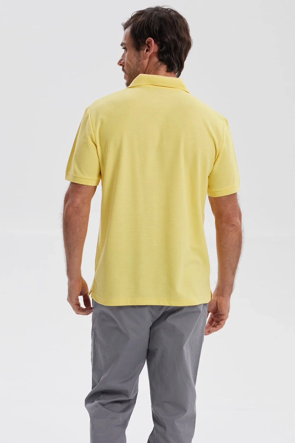 Polera Hombre Pique Básica Lisa Amarillo - Image 3