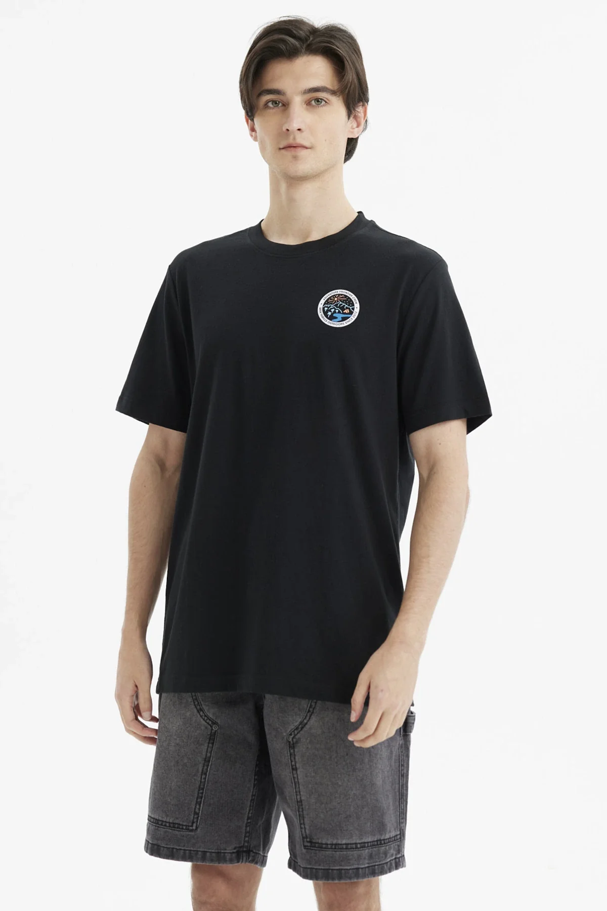 Polera Hombre Regular Print Frontal Negro