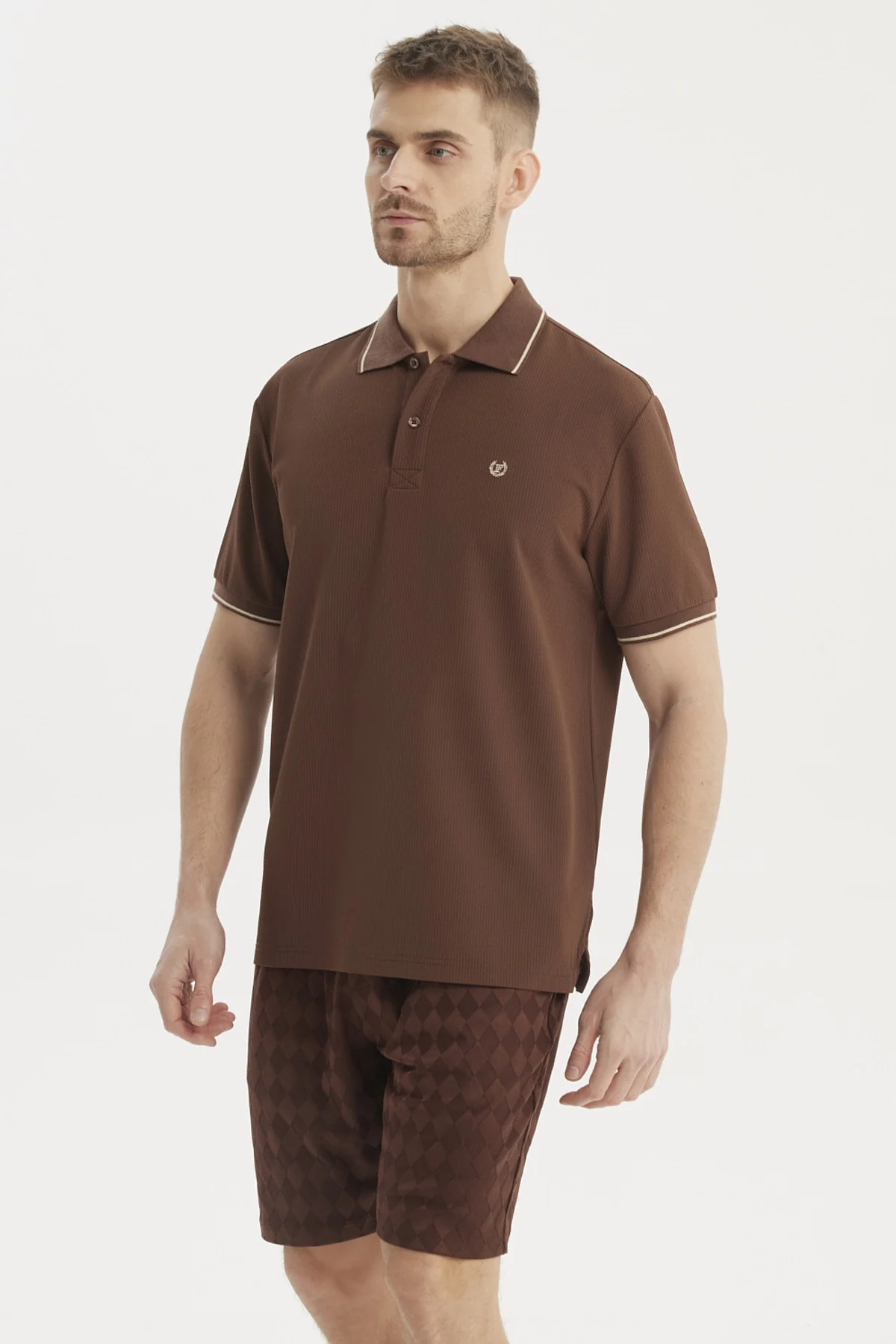 Polera Hombre Slim Cuello Camisero Chocolate - Image 2