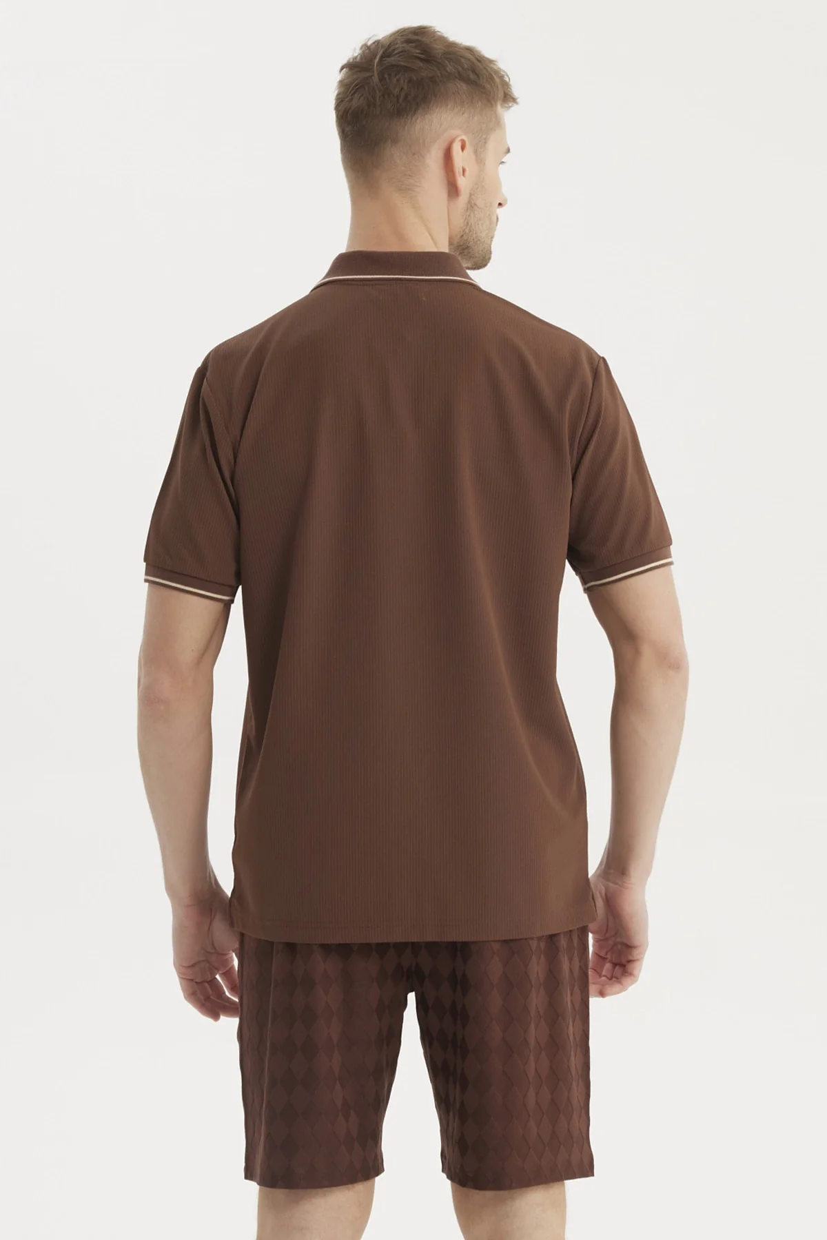Polera Hombre Slim Cuello Camisero Chocolate - Image 3