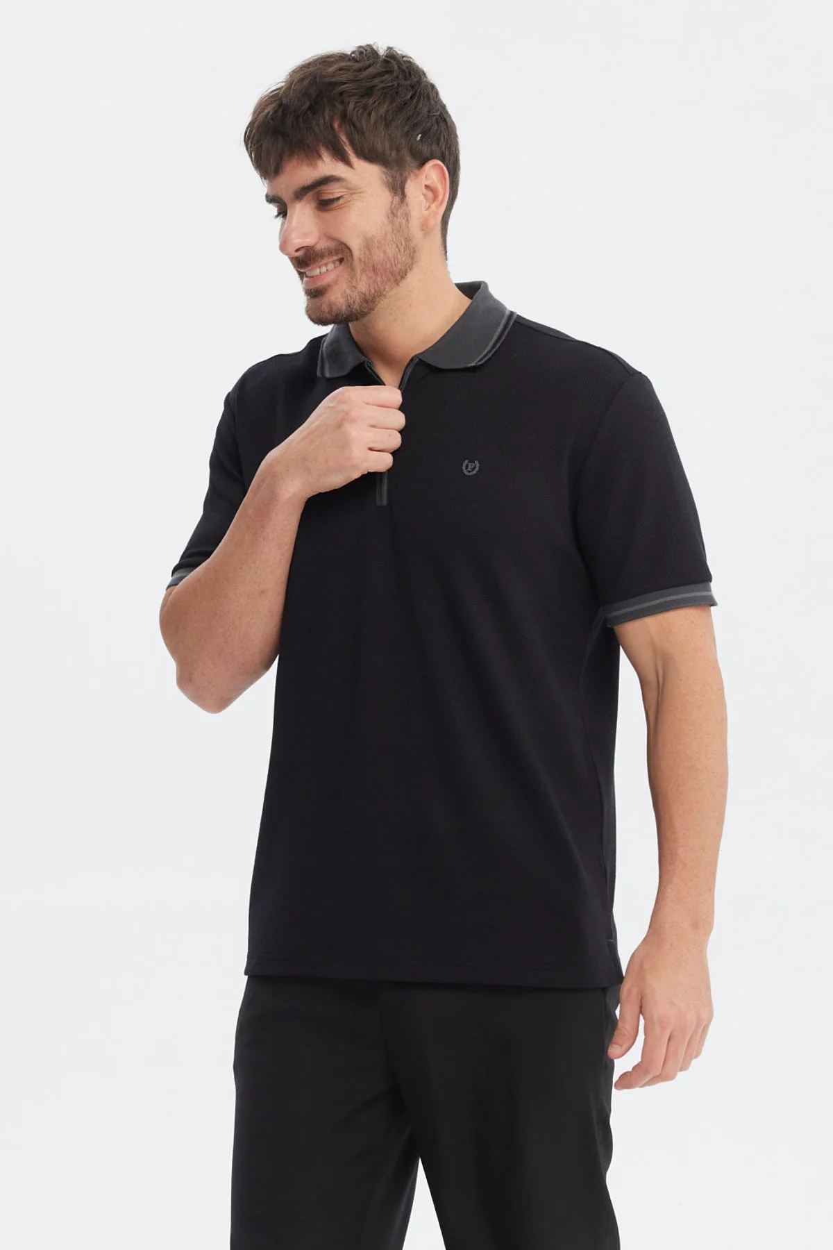 Polera Hombre Textura Cierre Polo Negro - Image 2