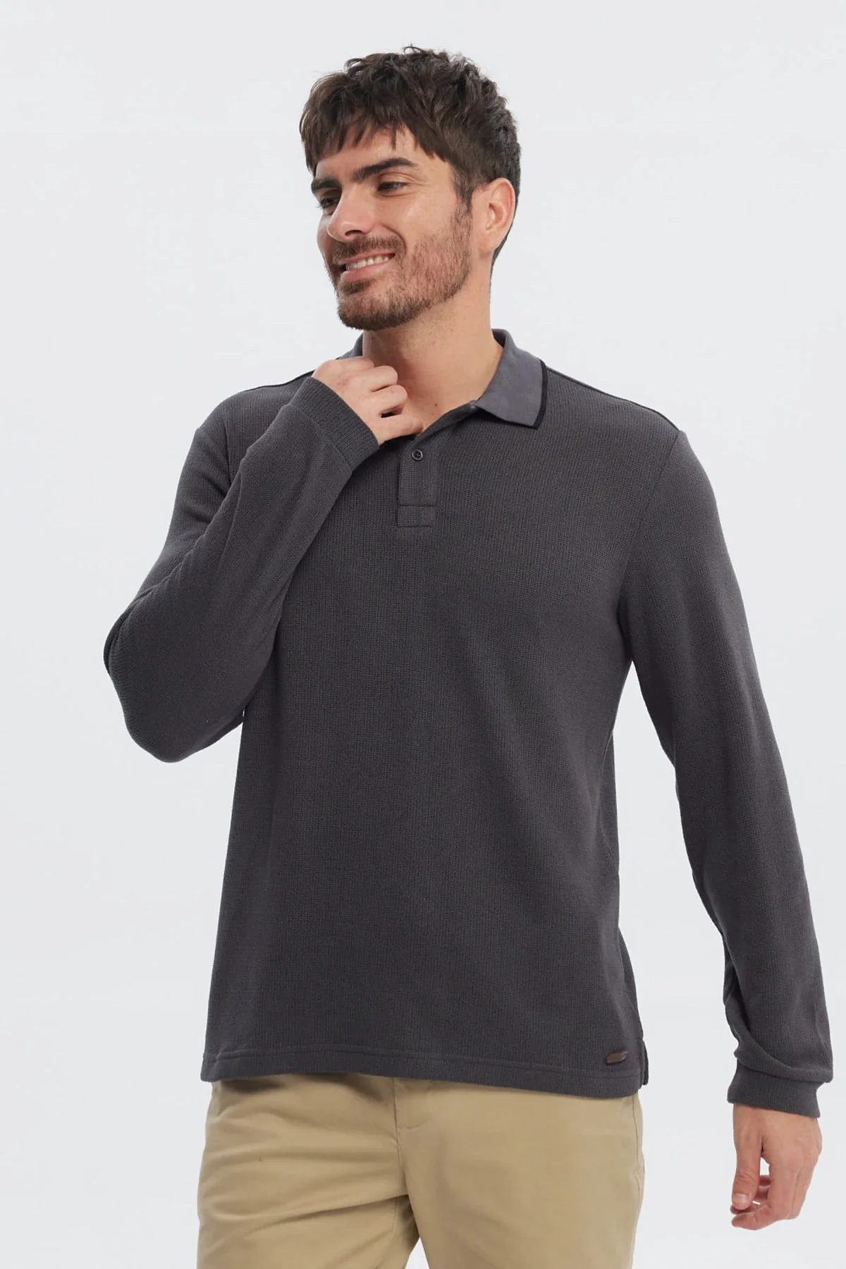 Polera Hombre Textura Con Botón Marengo - Image 2