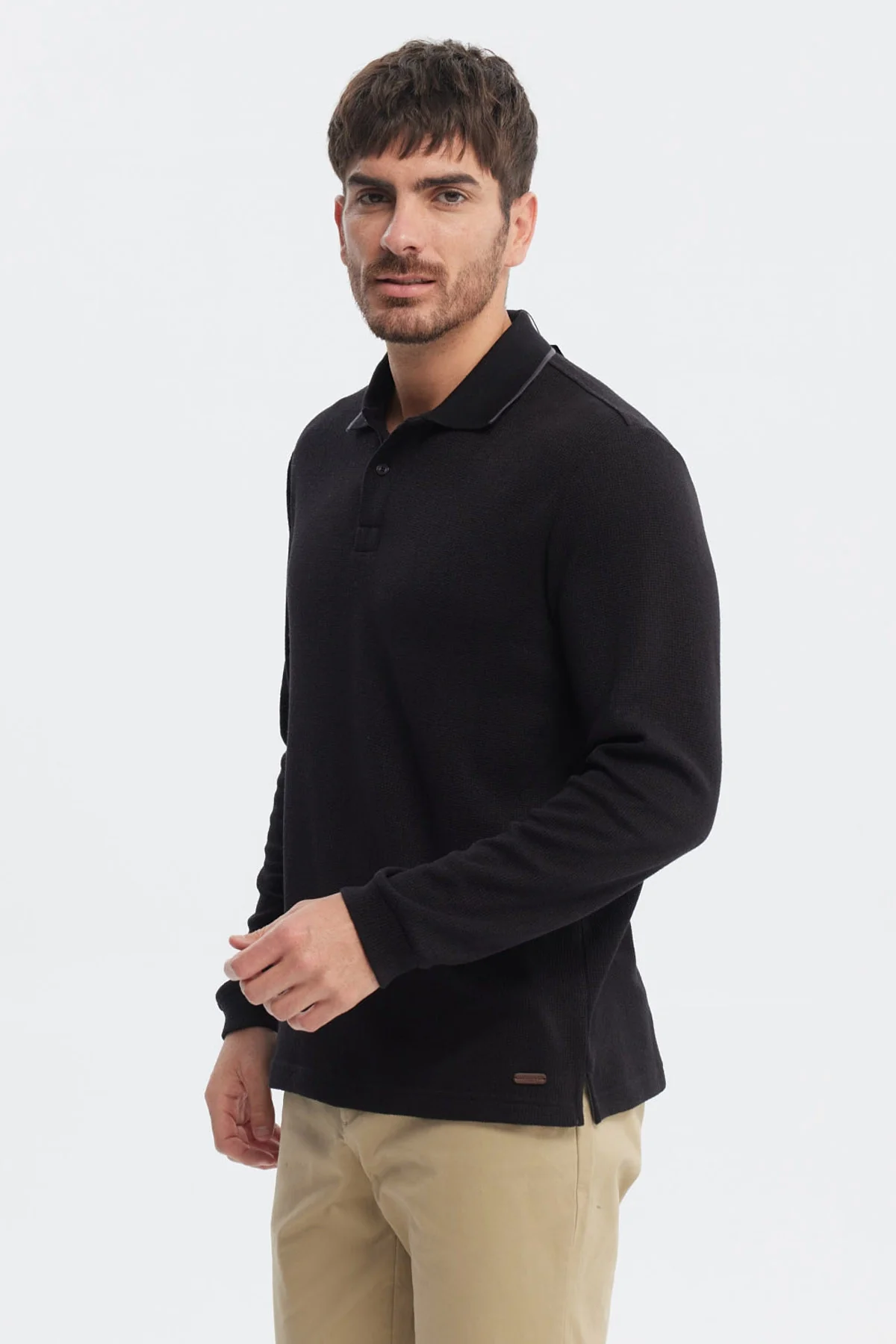 Polera Hombre Textura Con Botón Negro - Image 2