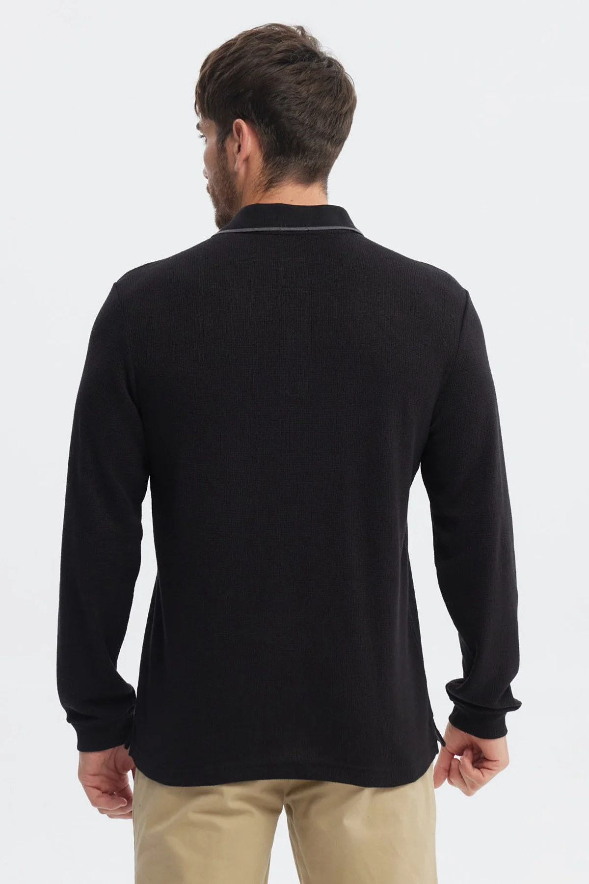 Polera Hombre Textura Con Botón Negro - Image 3