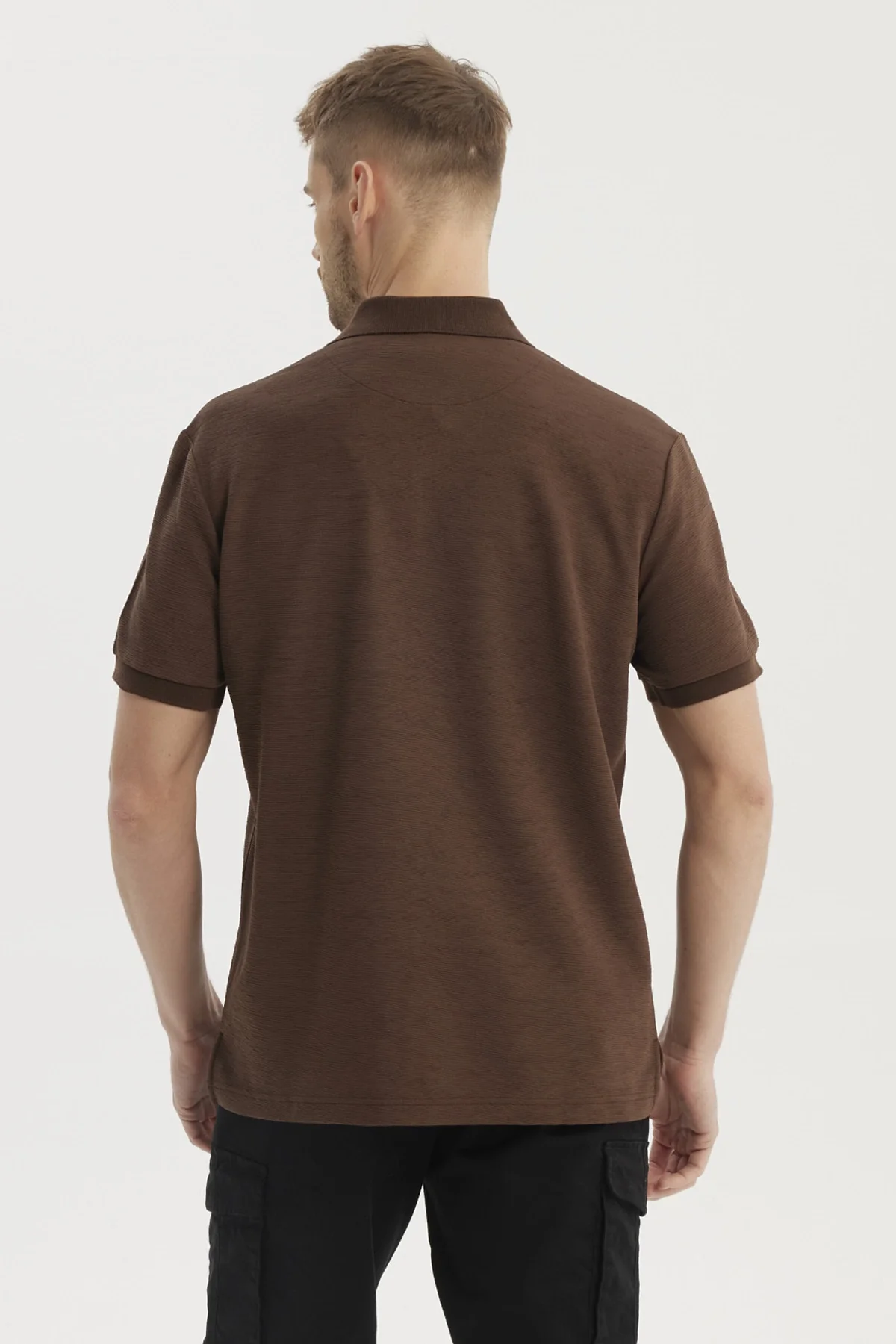 Polera Hombre Textura Vertical Chocolate - Image 3
