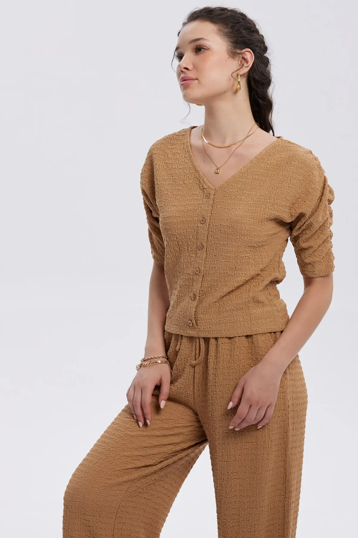 Polera Mujer Abotonada Con Textura Beige - Image 2