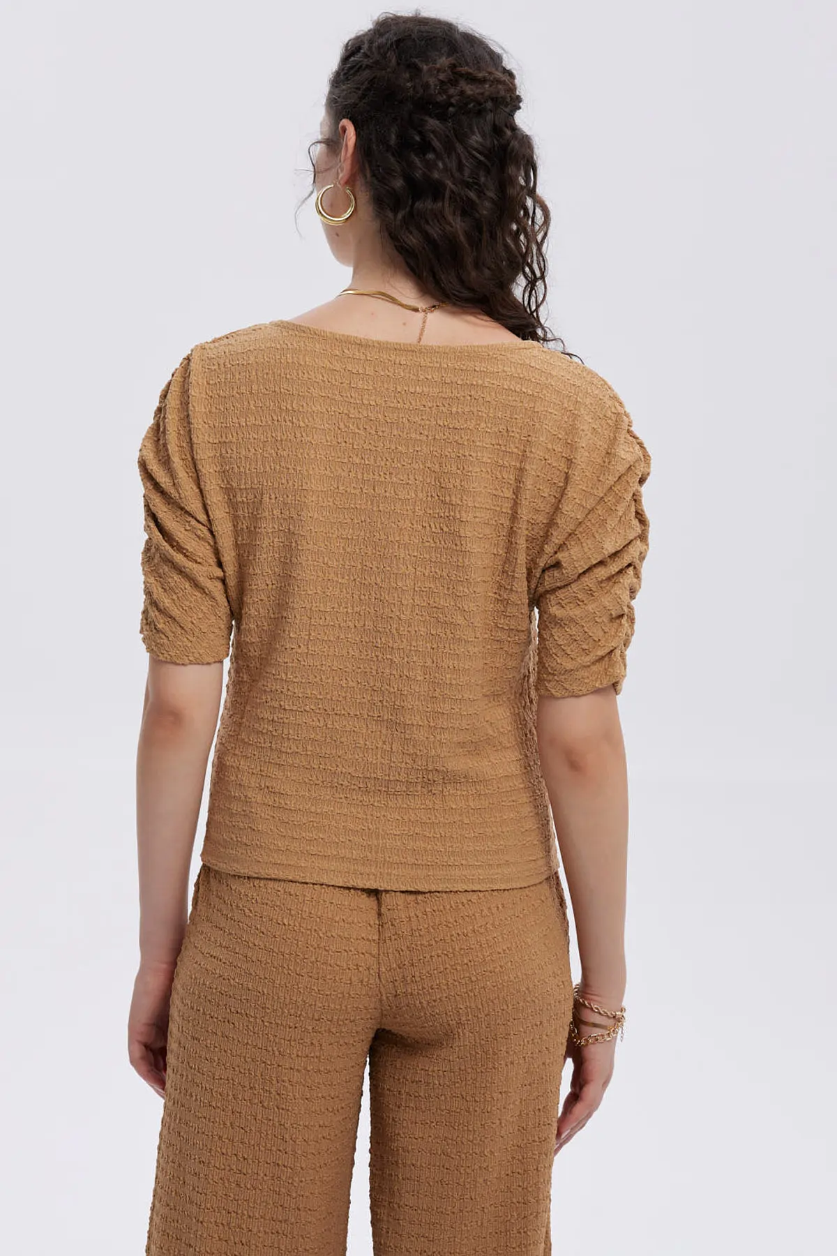 Polera Mujer Abotonada Con Textura Beige - Image 3