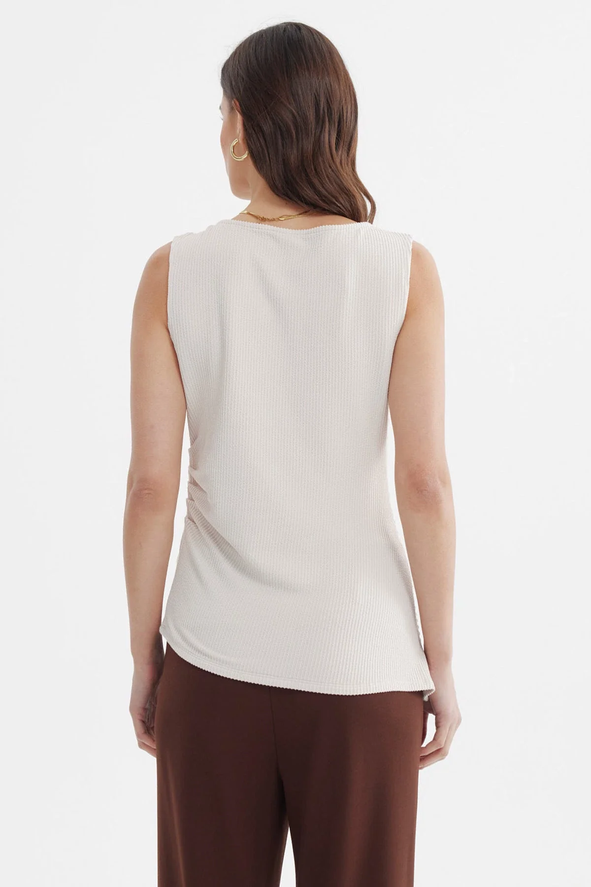 Polera Mujer Ajustada Sin Mangas Arena - Image 3