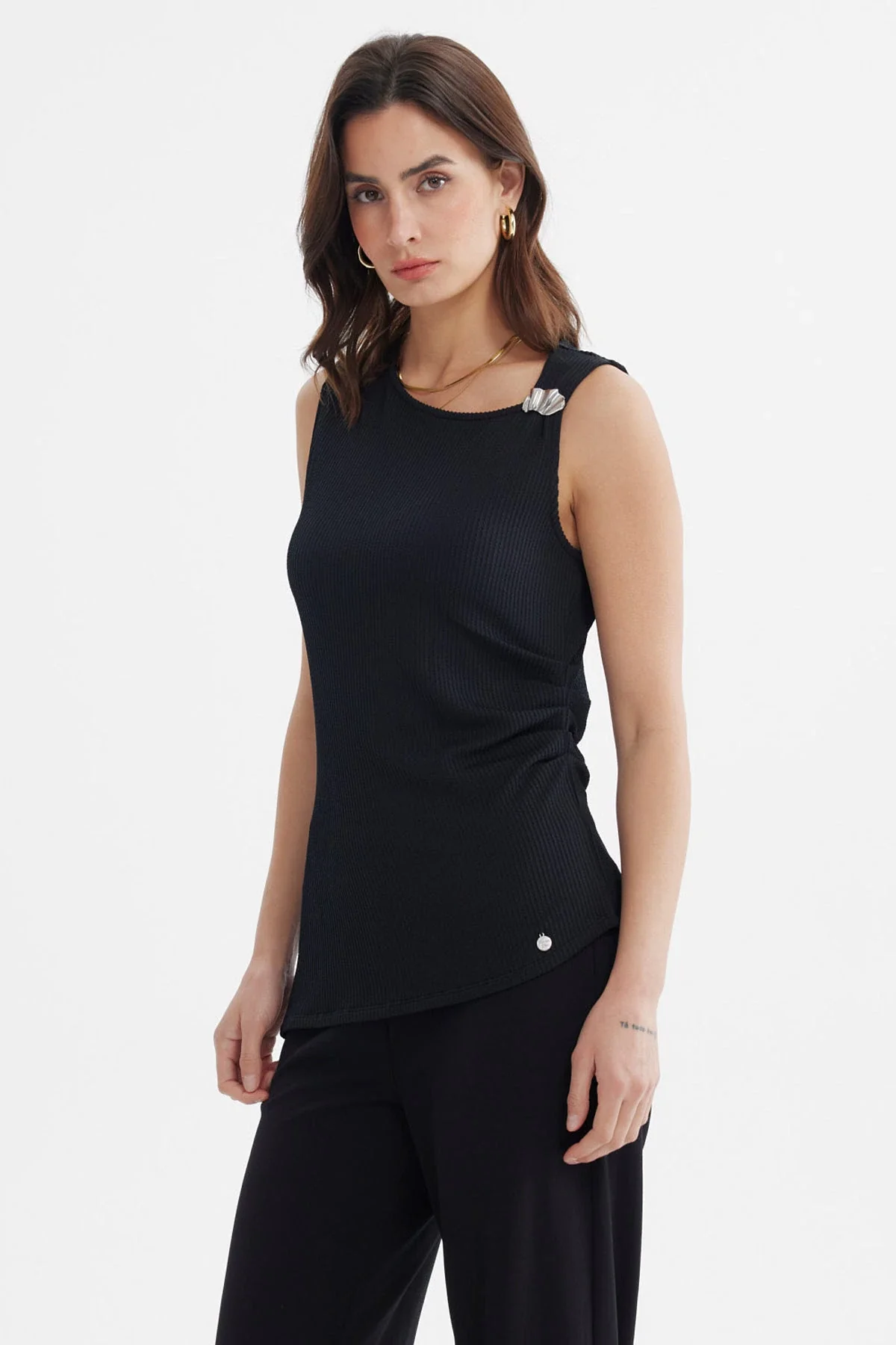 Polera Mujer Ajustada Sin Mangas Negro - Image 2
