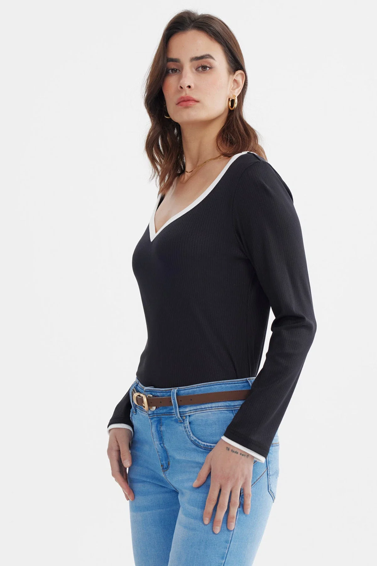 Polera Mujer Ajustado Cuello V Negro - Image 2