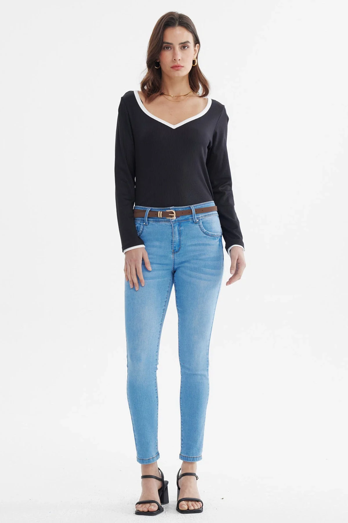 Polera Mujer Ajustado Cuello V Negro - Image 4