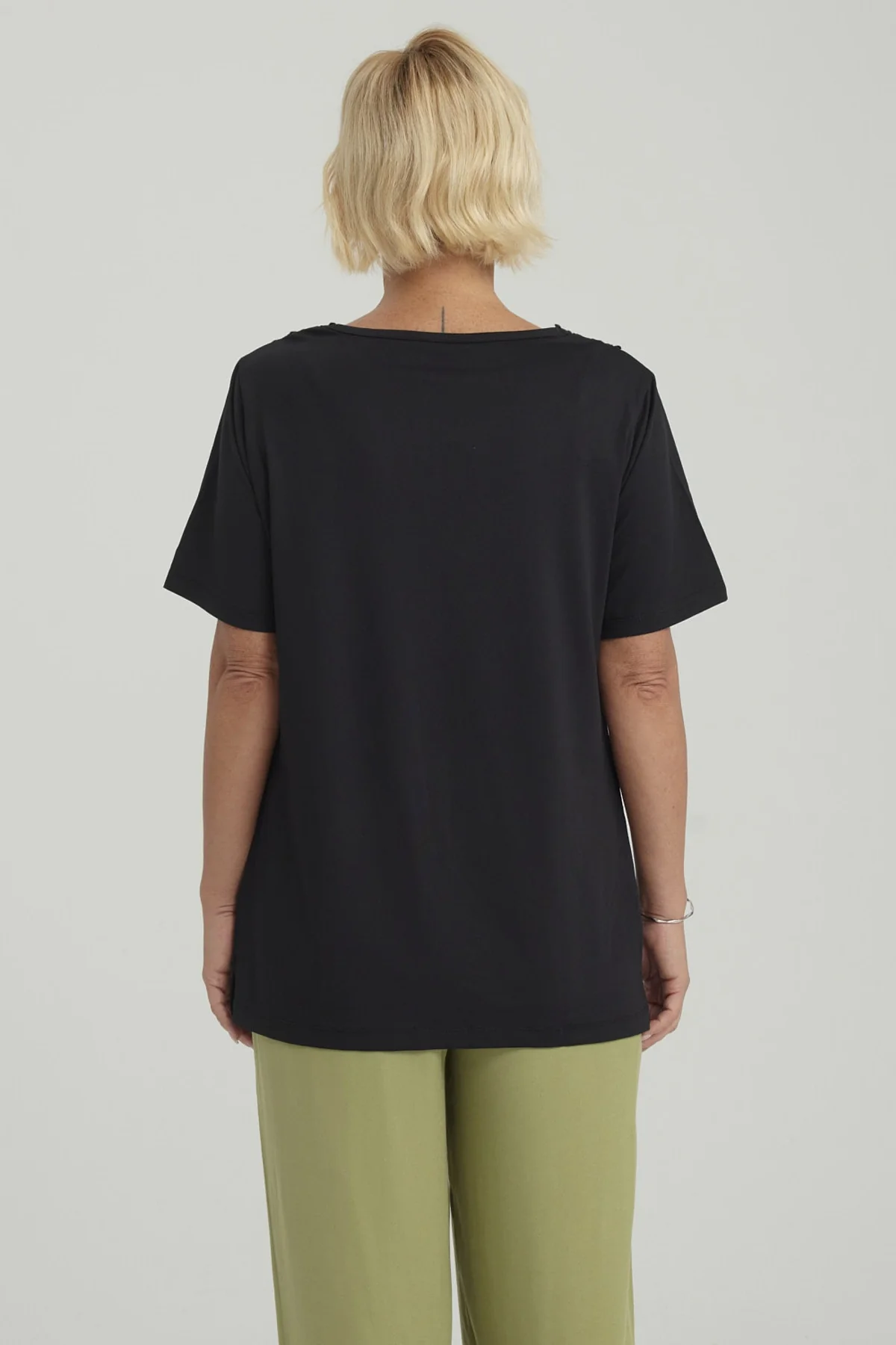 Polera Mujer Aplicación Cuello Negro - Image 3