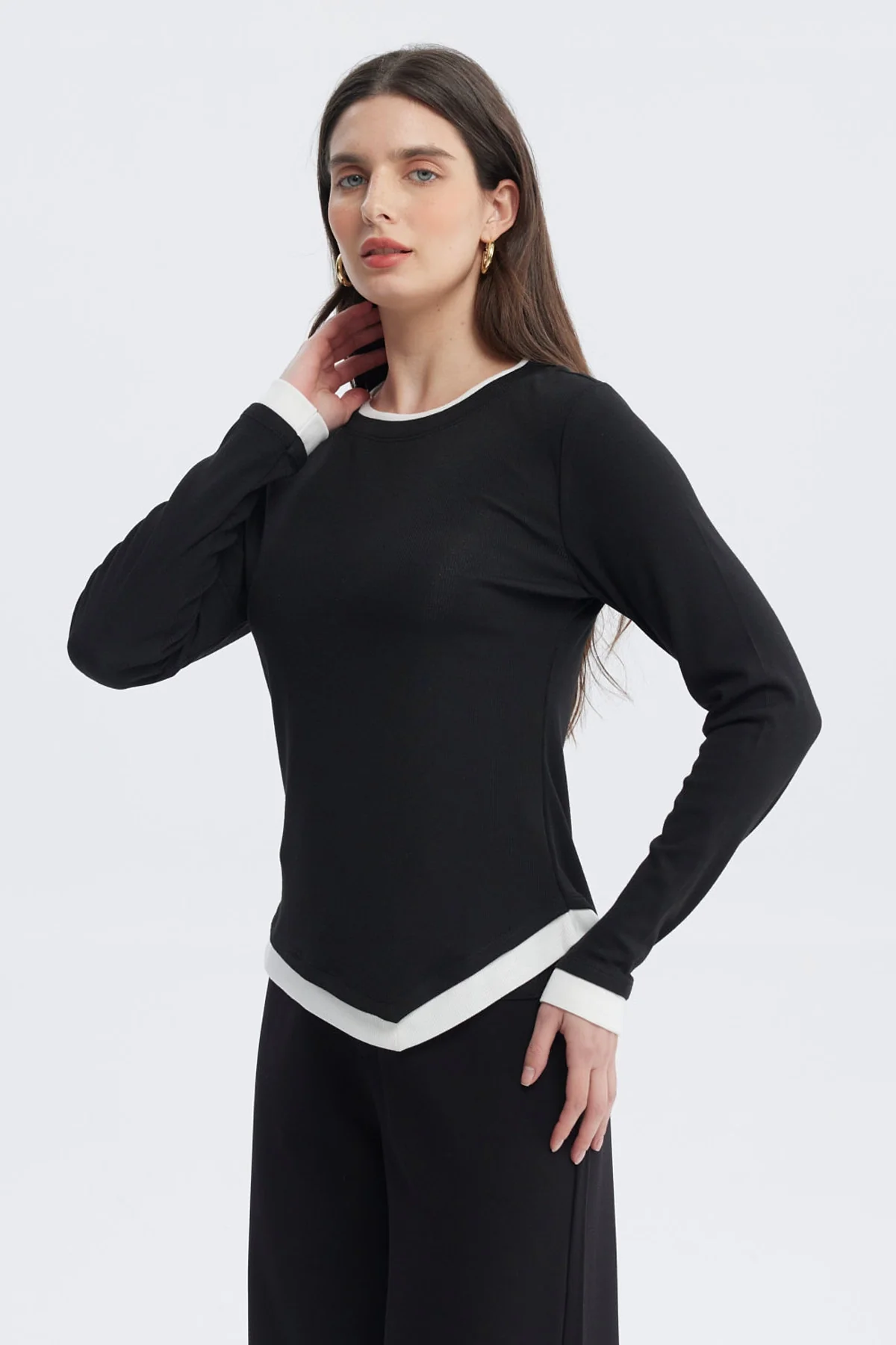 Polera Mujer Borde En Contraste Negro - Image 2