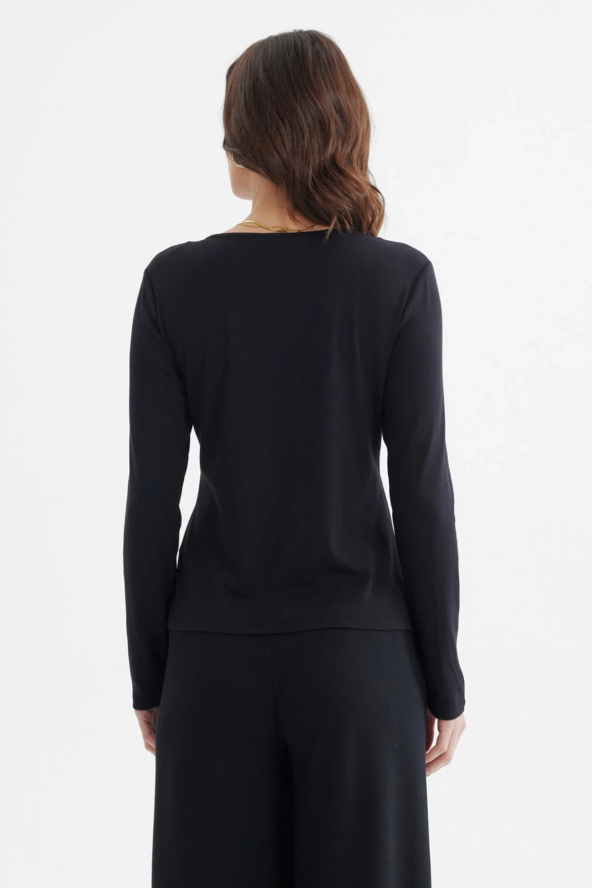 Polera Mujer Con Abertura Y Nudo Negro - Image 3
