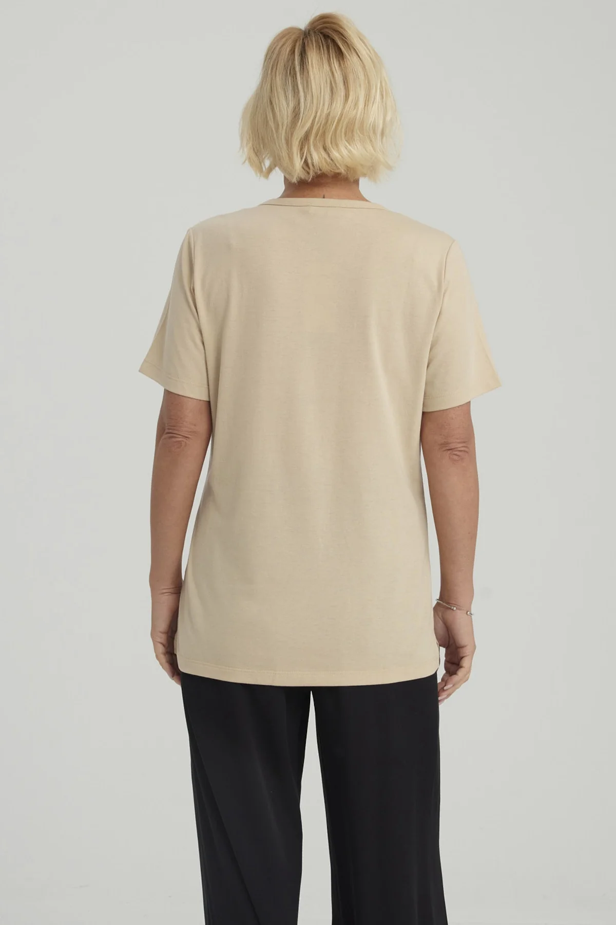 Polera Mujer Con Tachas Beige Oscuro - Image 3