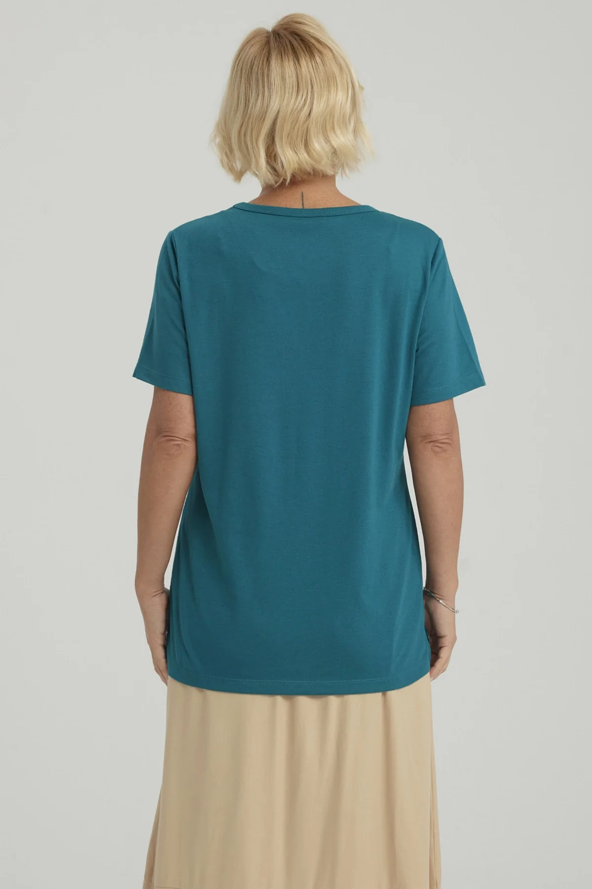 Polera Mujer Con Tachas Petroleo - Image 3