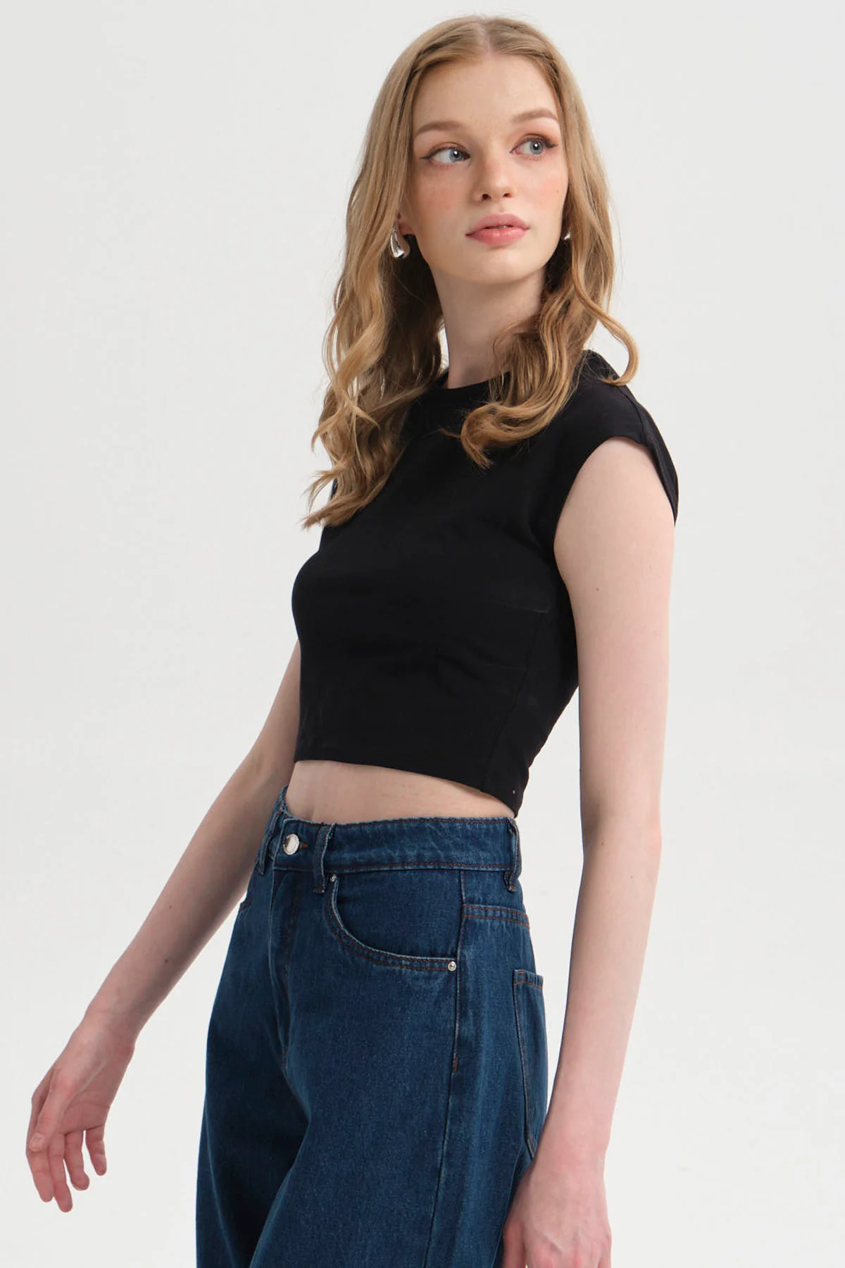 Polera Mujer Crop Negro - Image 2