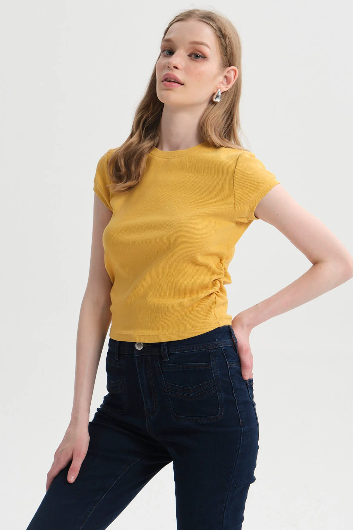 Polera Mujer Cropped Amarillo - Image 2