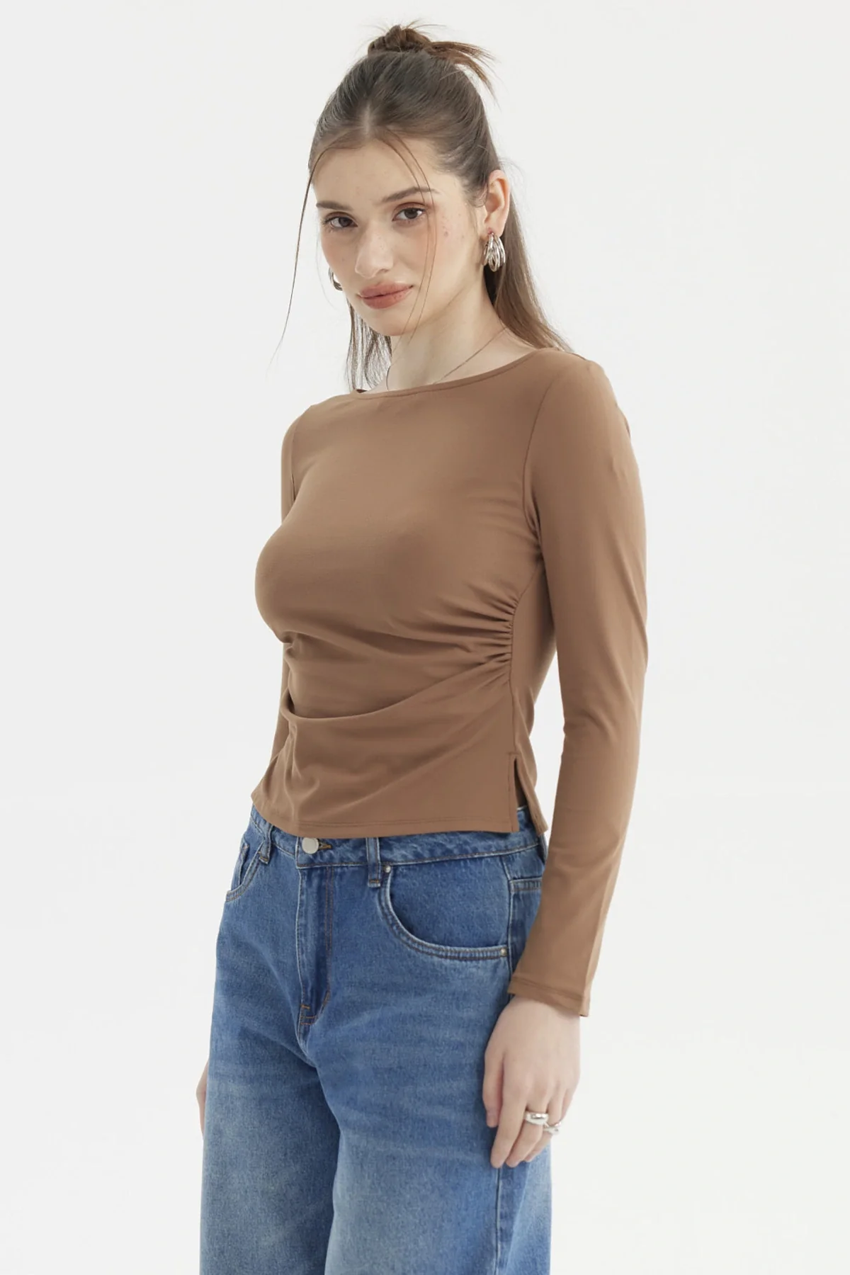Polera Mujer Cuello Bote Abertura Camel Oscuro - Image 2