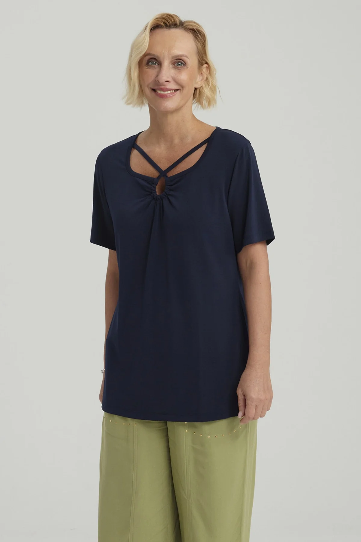 Polera Mujer Detalle Cuello Azul Oscuro - Image 2