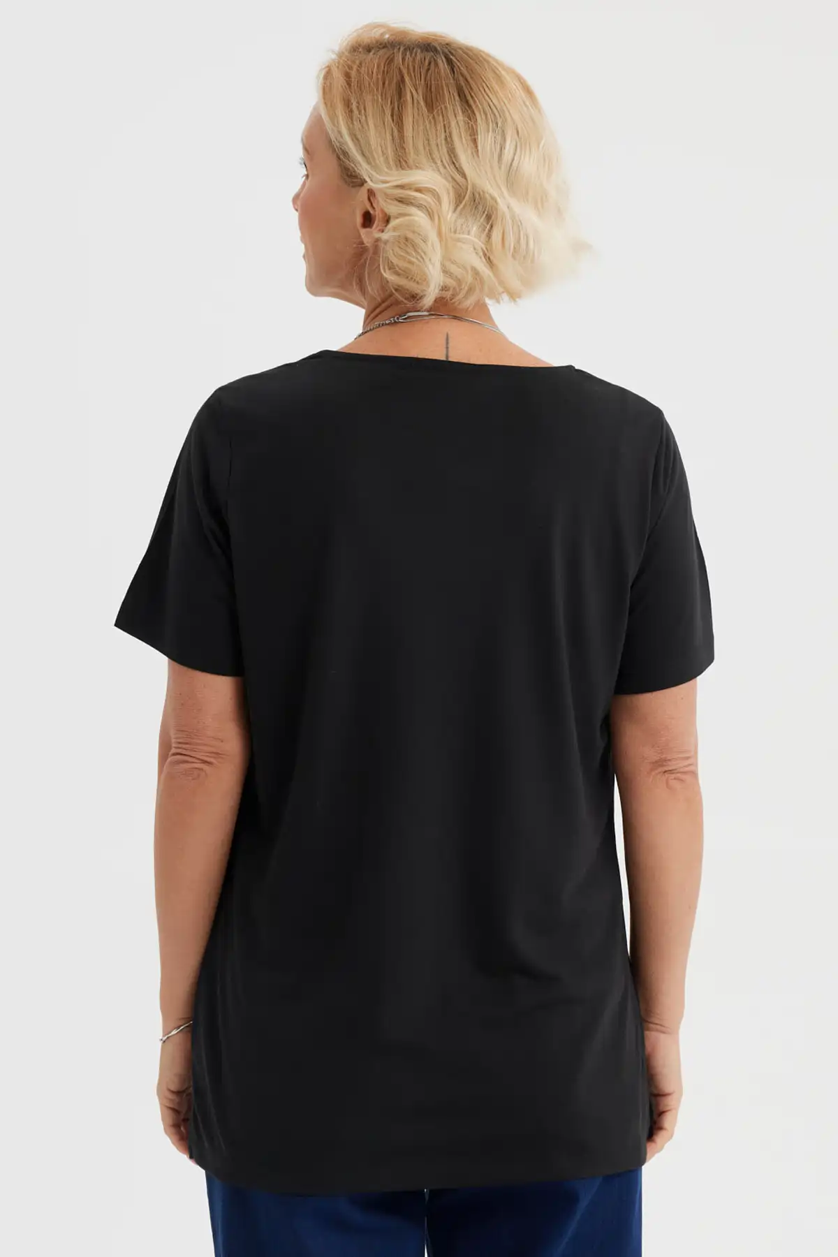 Polera Mujer Detalle Cuello Negro - Image 3