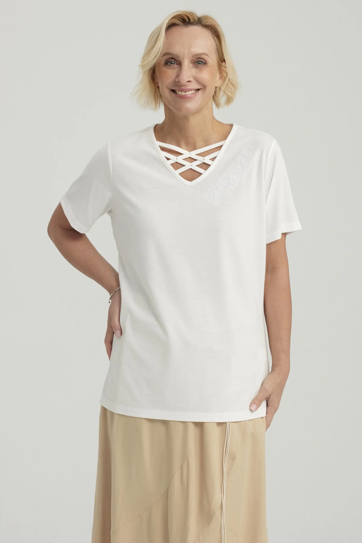 Polera Mujer Detalle Escote Crudo - Image 4