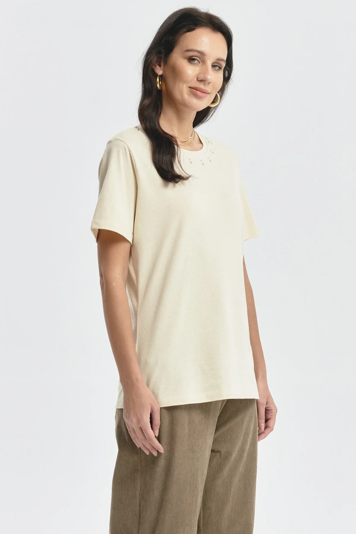 Polera Mujer Detalle Tachas Beige Claro - Image 2