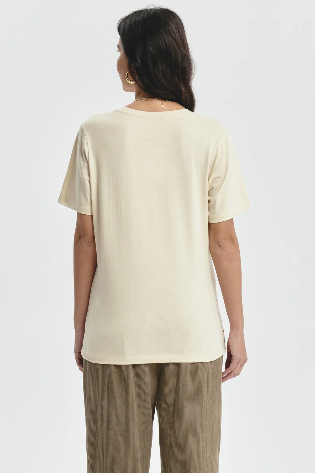 Polera Mujer Detalle Tachas Beige Claro - Image 3