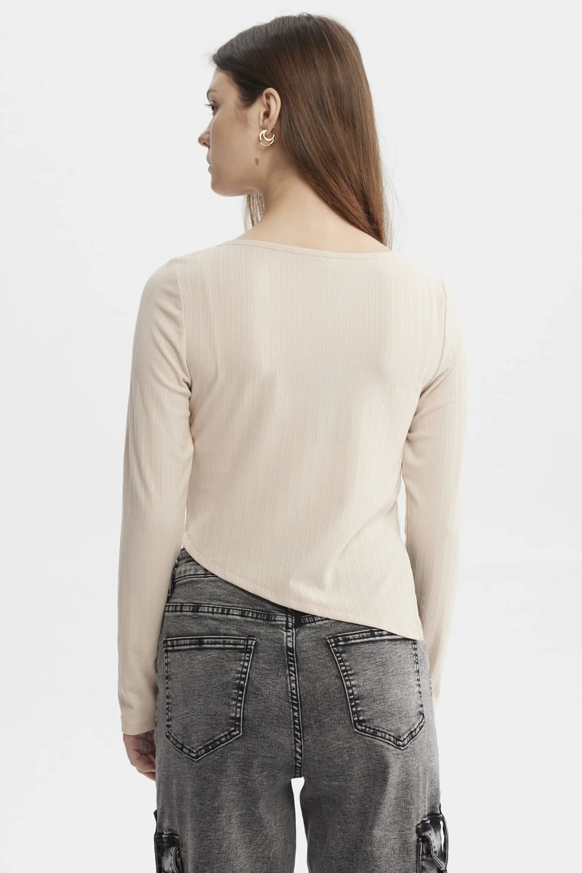 Polera Mujer Ojetillo En Costado Beige - Image 3