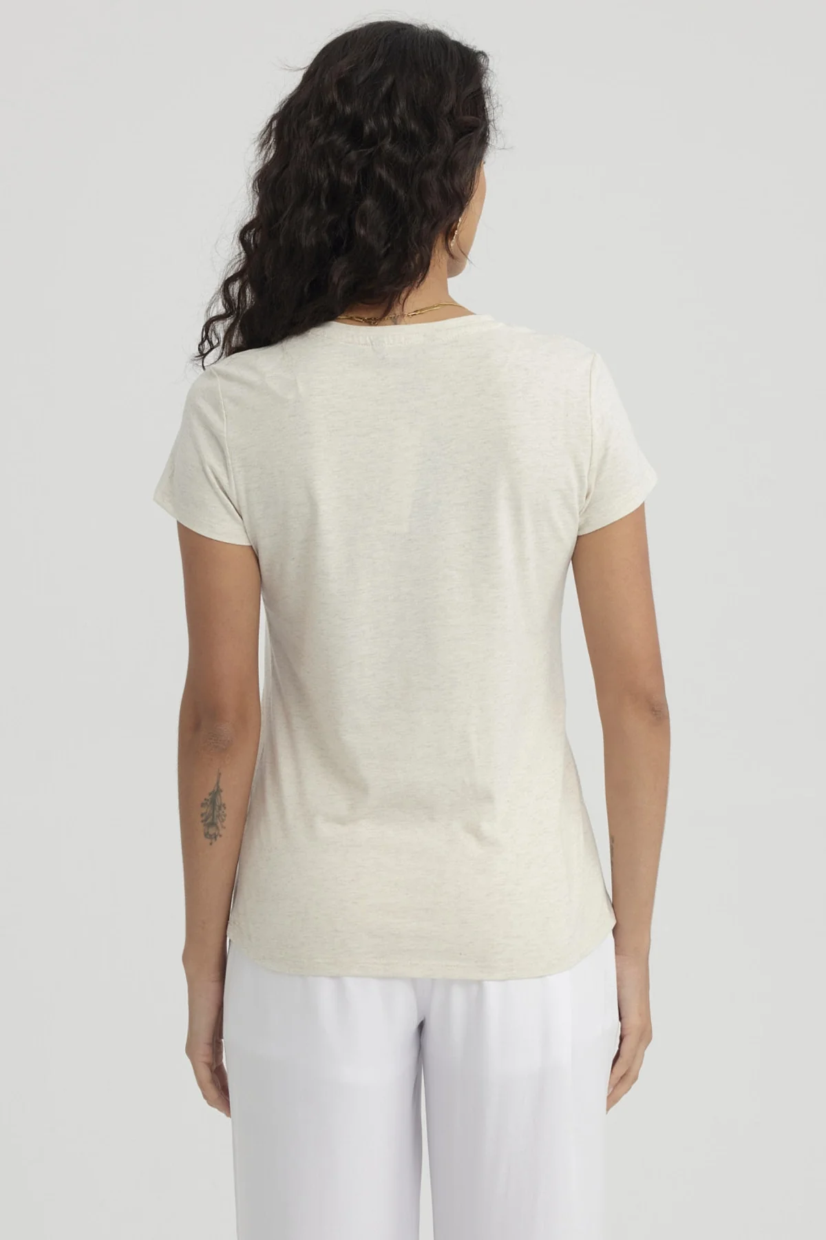 Polera Mujer Print Mujeres Con Aplicación Beige - Image 3