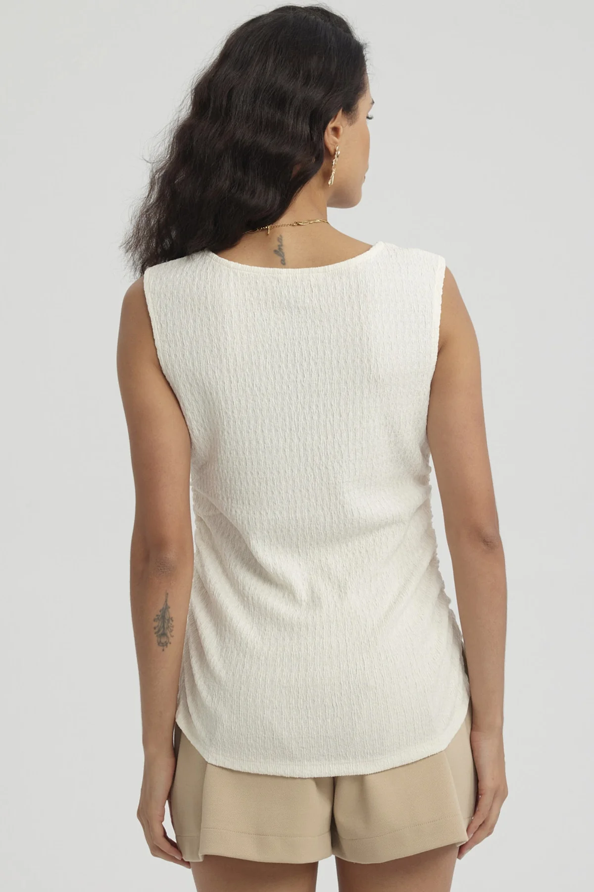 Polera Mujer Recogido Abertura Crema - Image 3