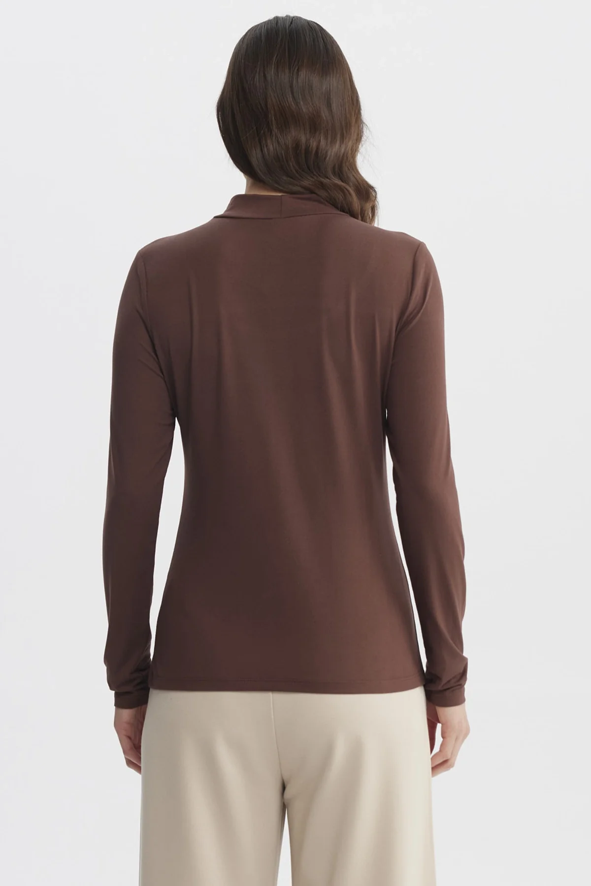 Polera Mujer Slim Cuello Apoyado Café Claro - Image 3
