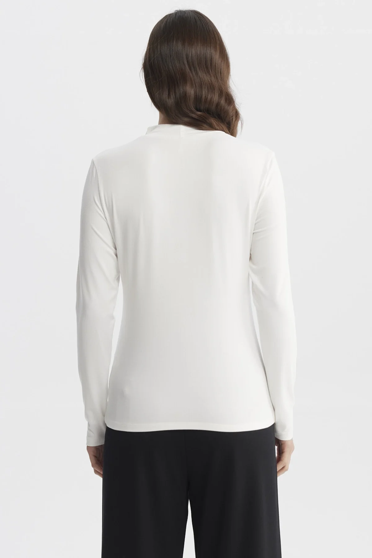 Polera Mujer Slim Cuello Apoyado Crudo - Image 3