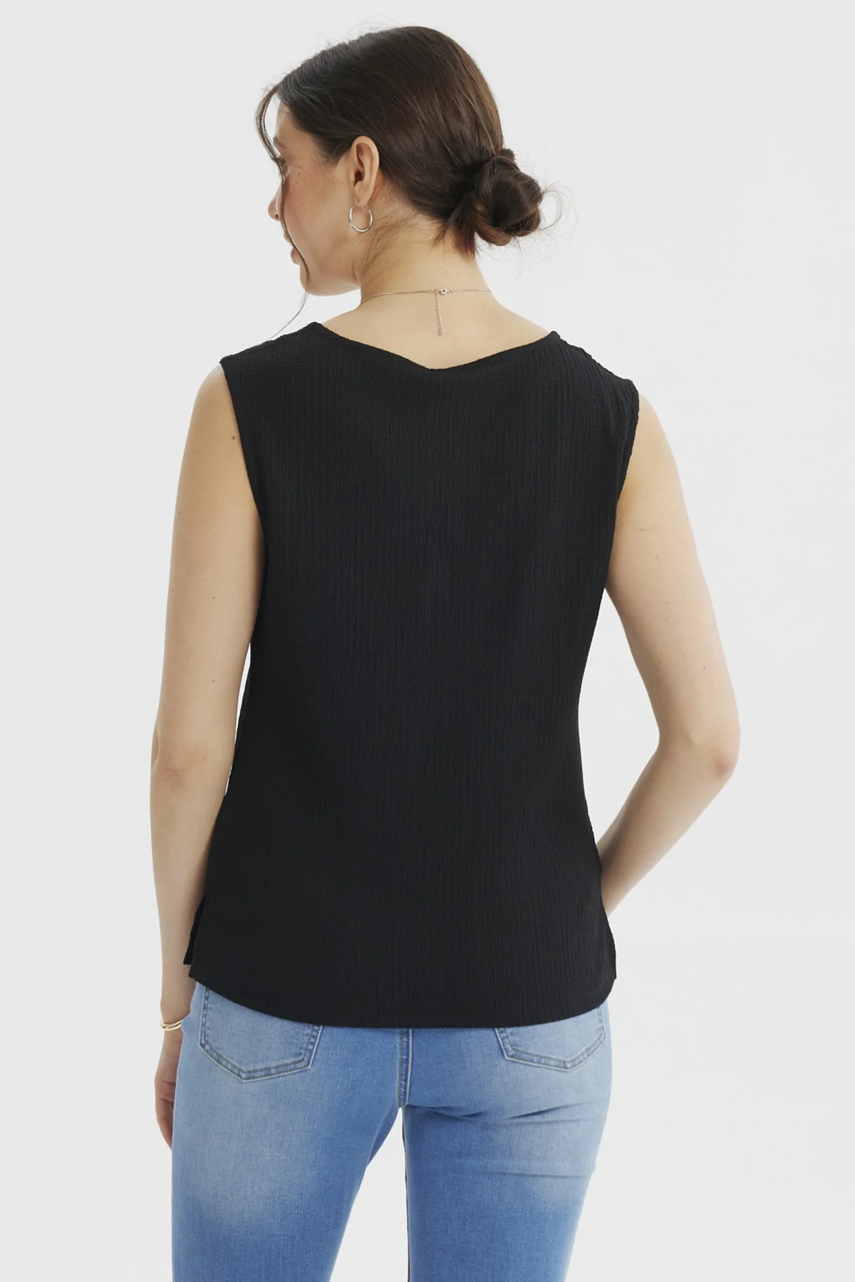 Polera Mujer Textura Recogido En Pecho Negro - Image 3