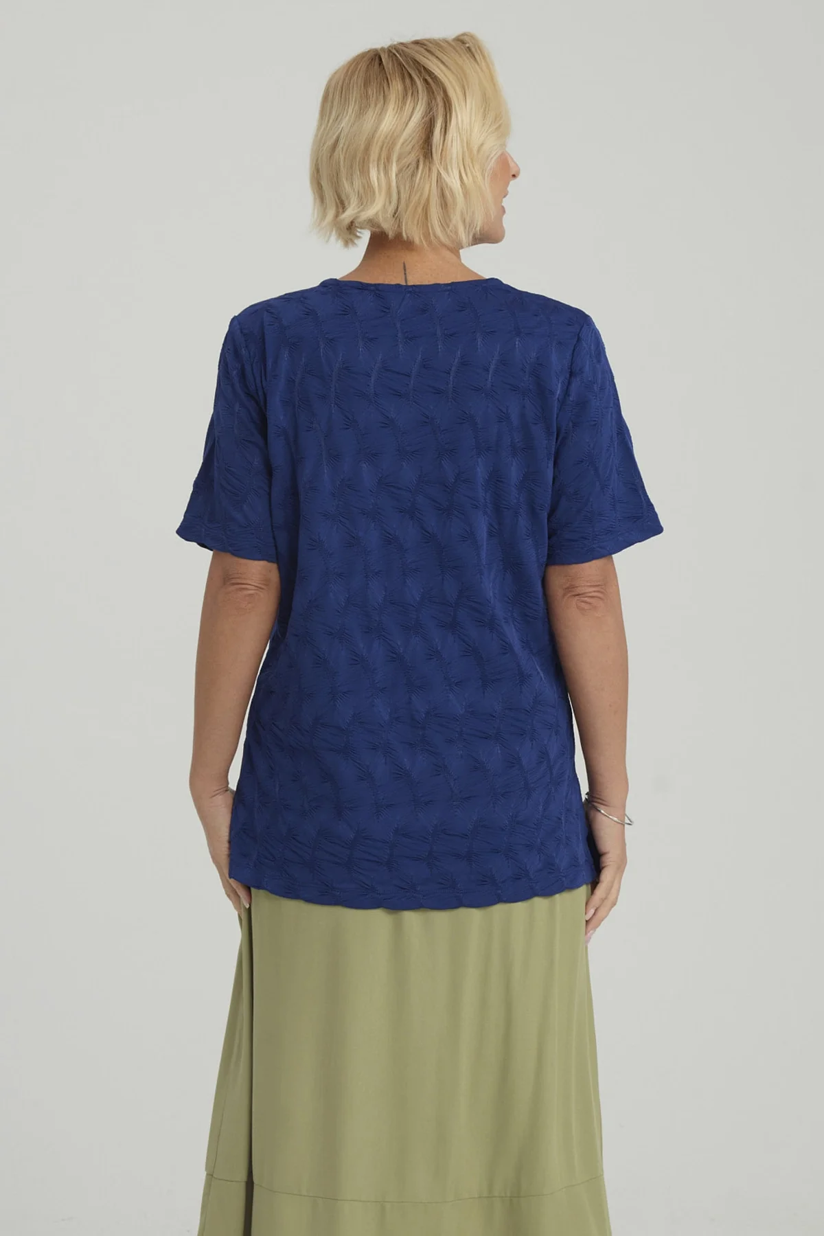 Polera Mujer Texturizada Azul Oscuro - Image 3
