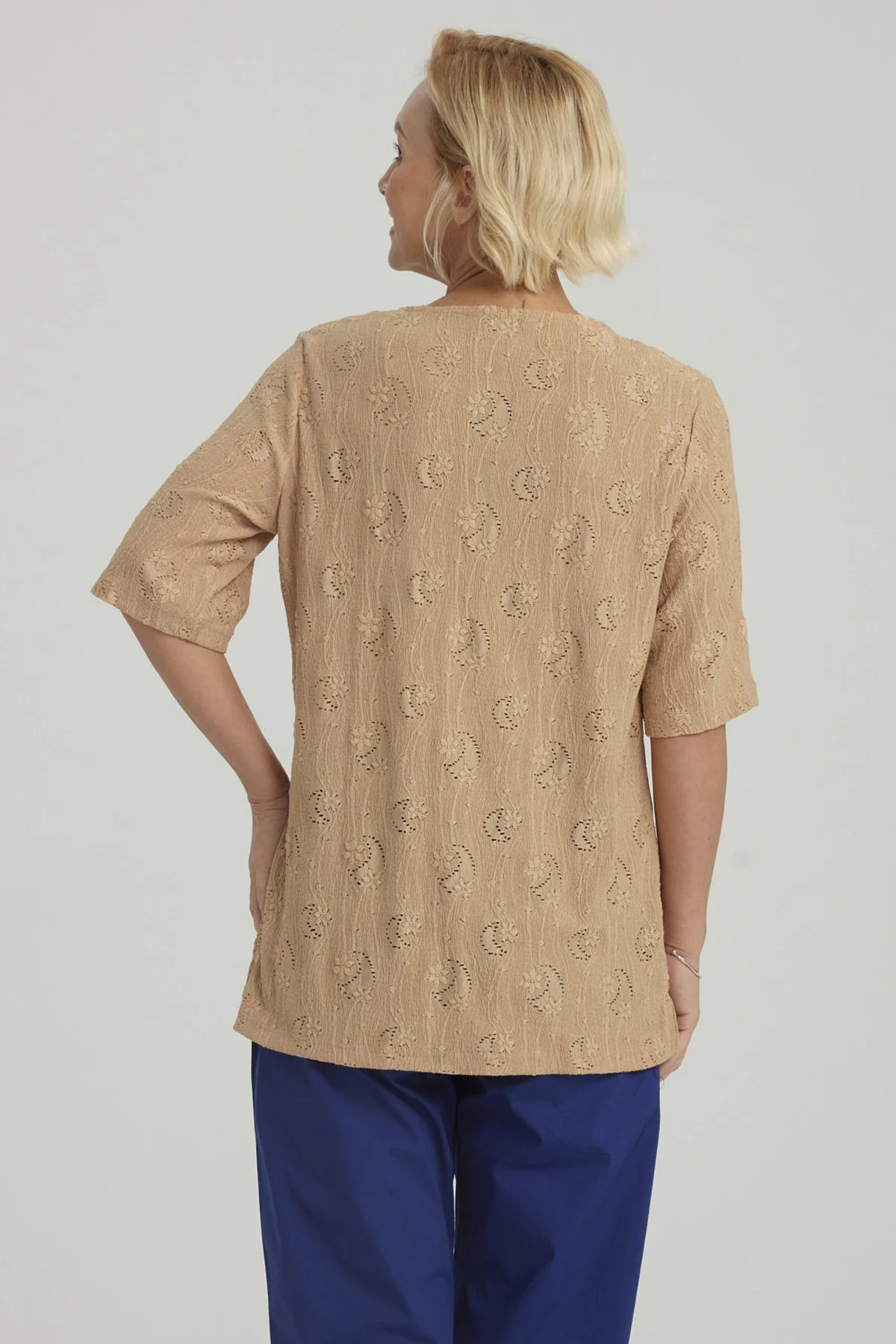 Polera Mujer Texturizada Beige Oscuro - Image 3