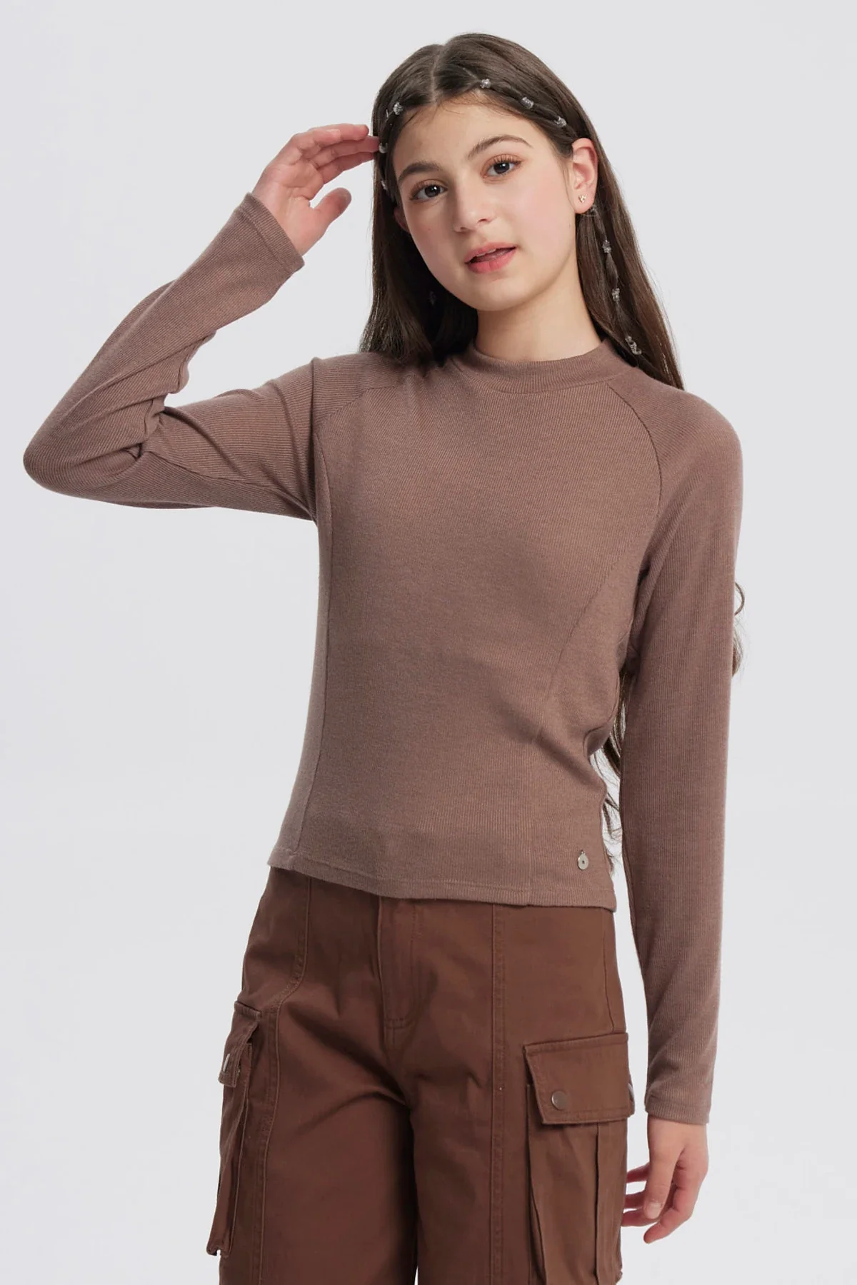 Polera Niña Cuello Alto Parcial Café - Image 2